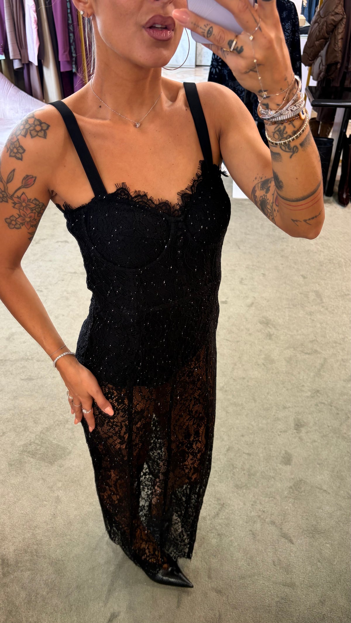 Abito midi vireyan nero in pizzo e micro paillettes tw