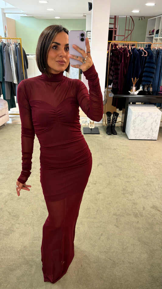 Abito lungo bordeaux con arricciature in tulle ks