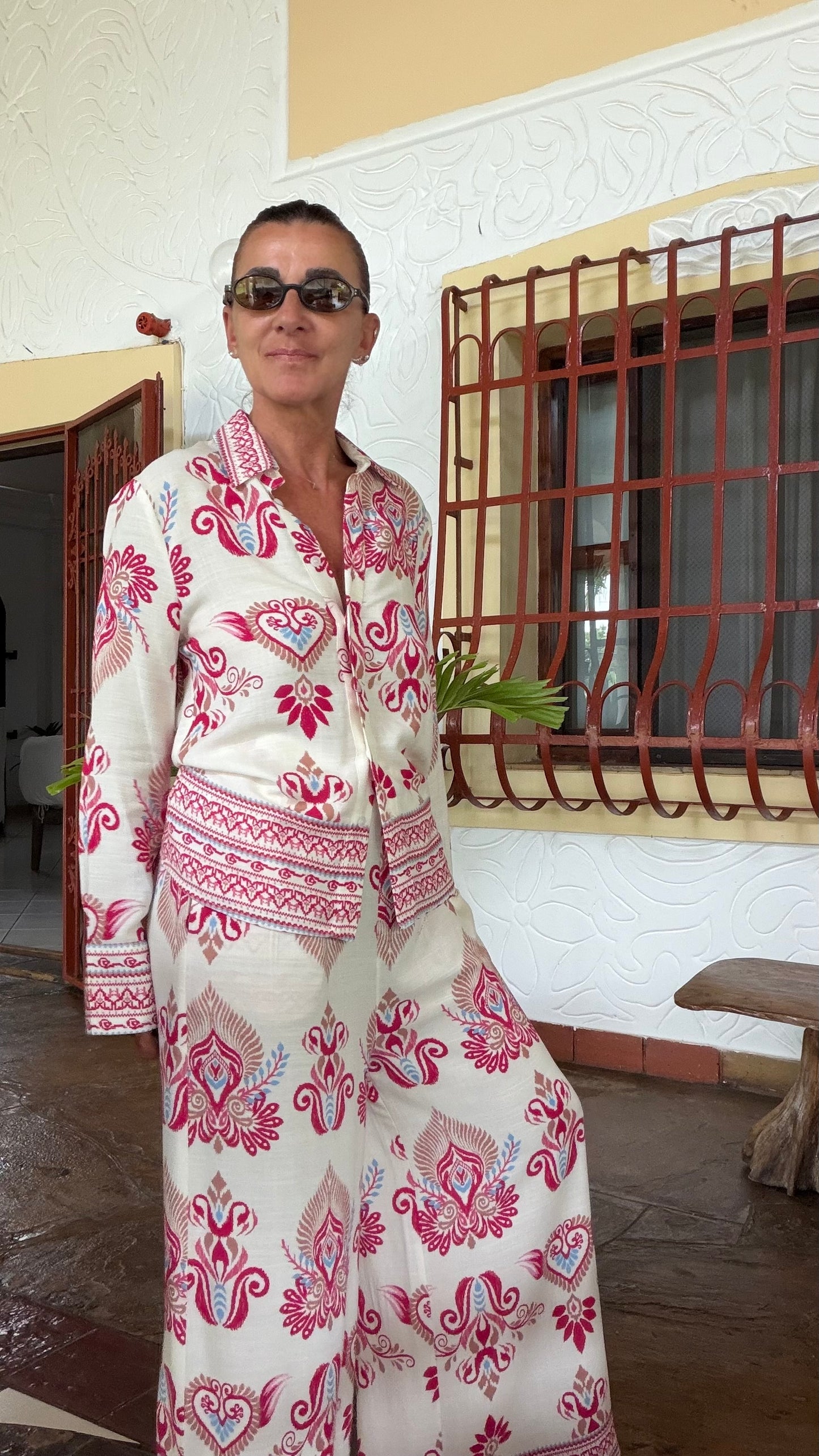 Camicia panna con stampa arabic ay