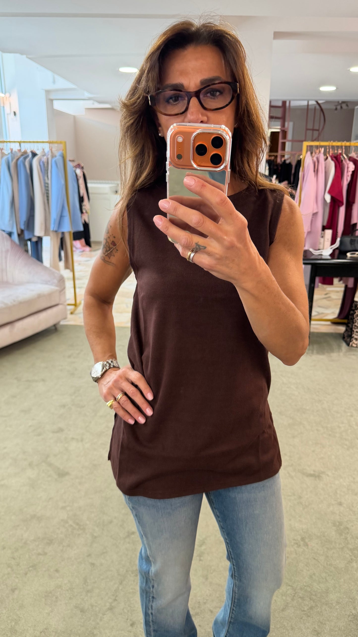 Maxi canotta marrone a costine con spacchi laterali gl
