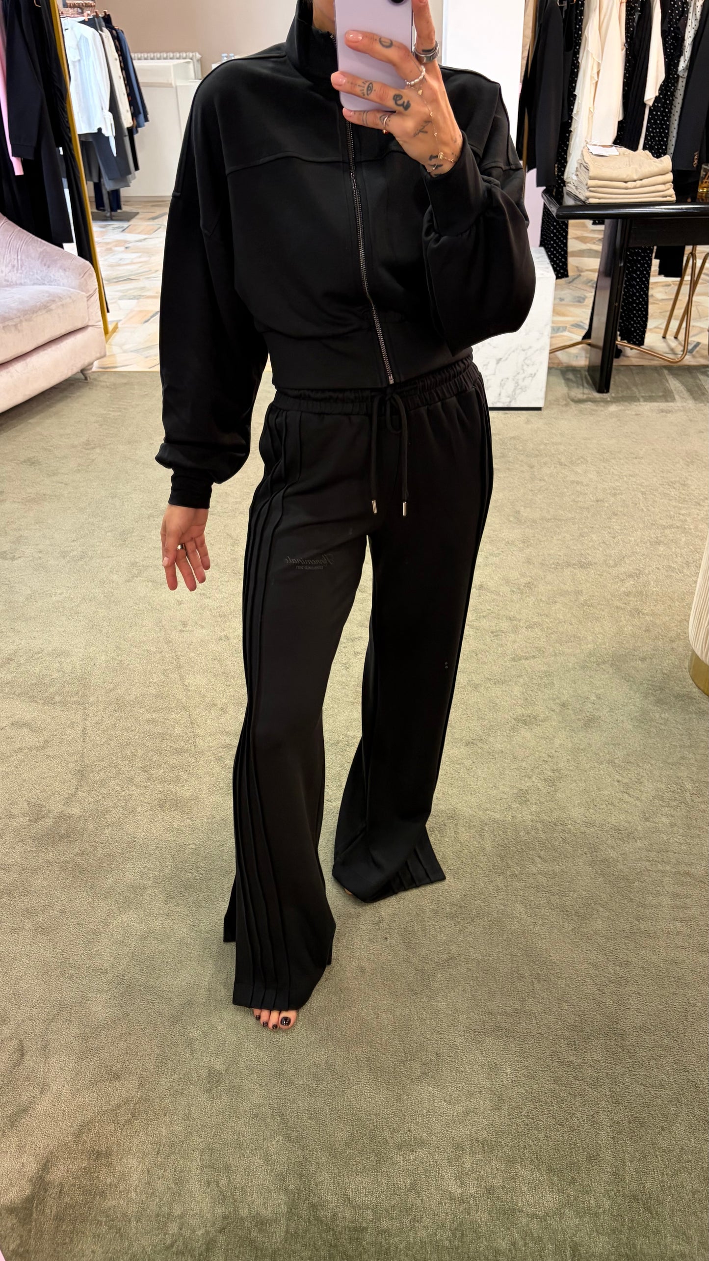 Joggers neri con spacchi laterali sul fondo Hinnominate