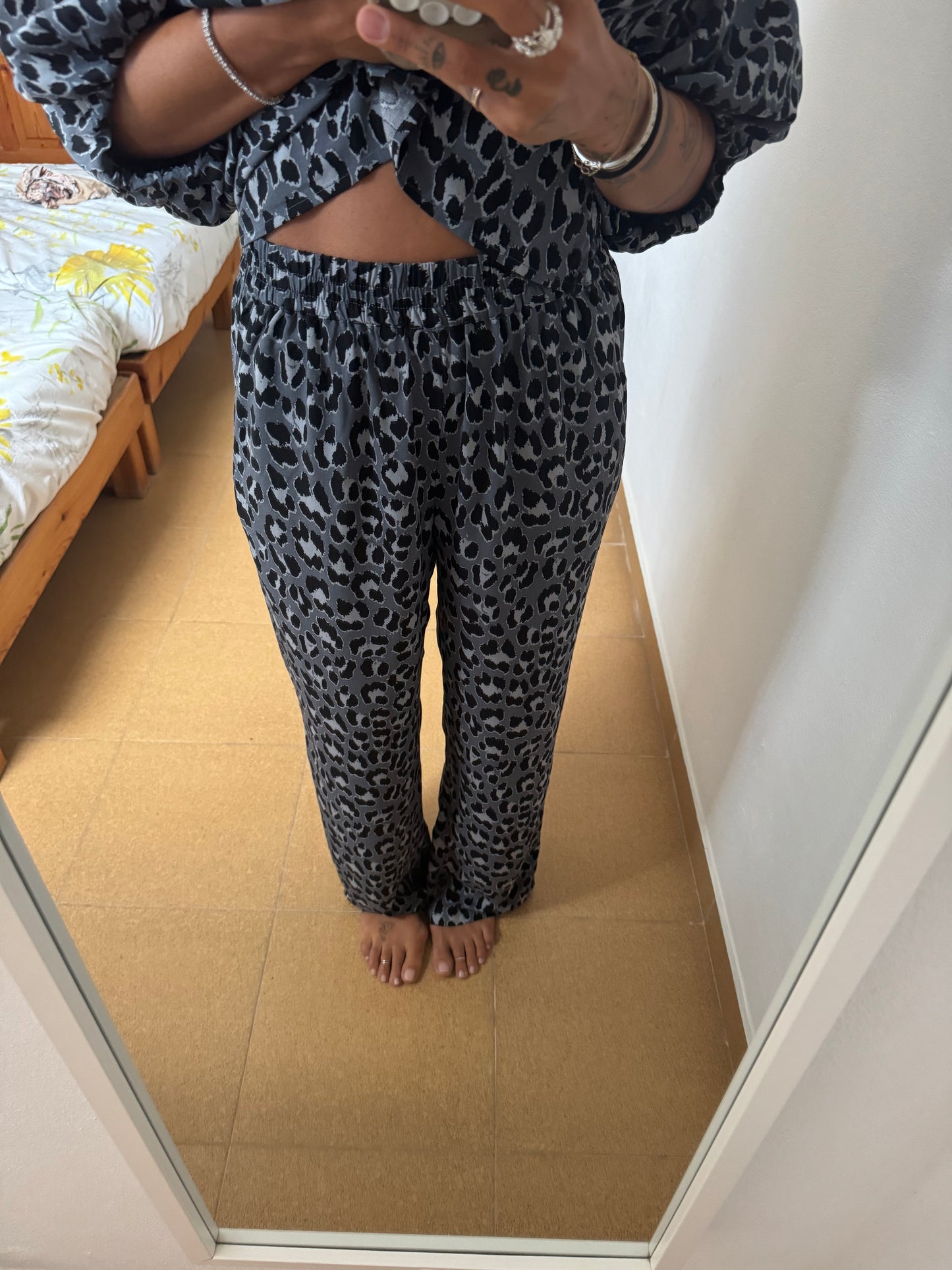 Pantaloni leopardati grigi sy