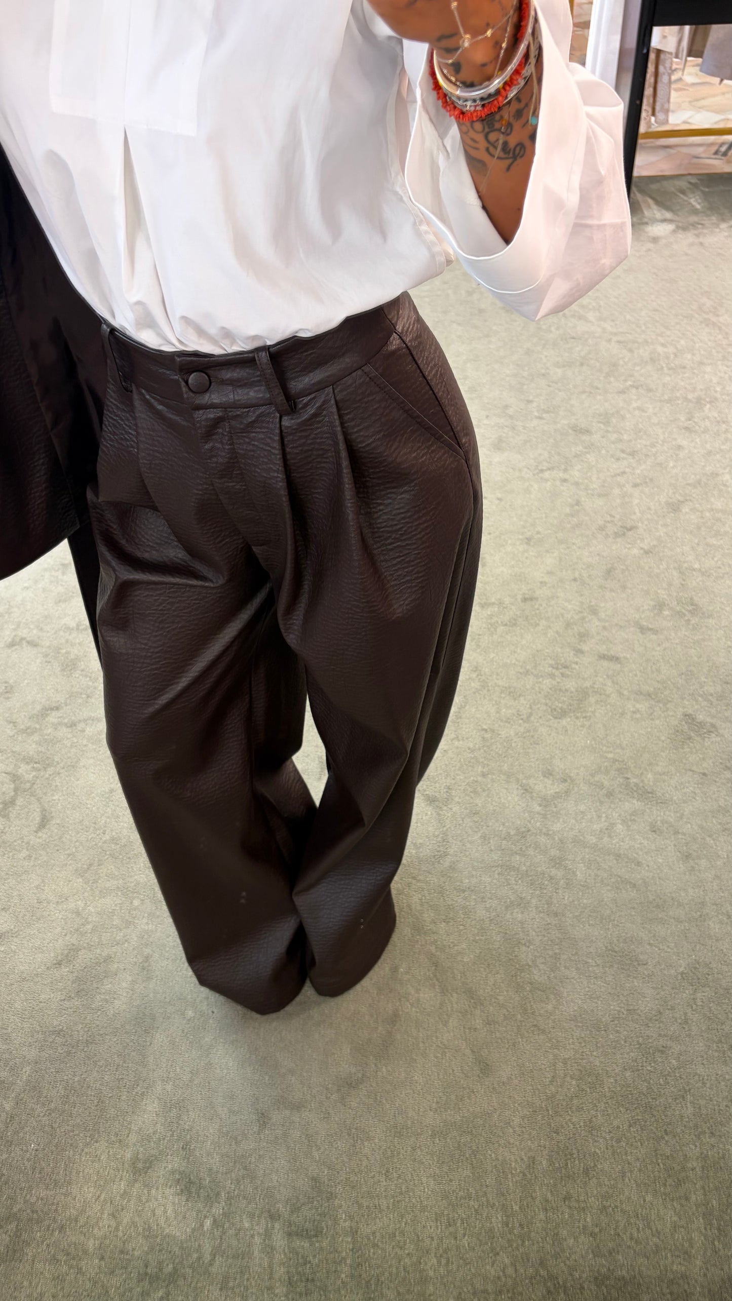 Pantaloni marroni testa di moro ecopelle martellata Actualee