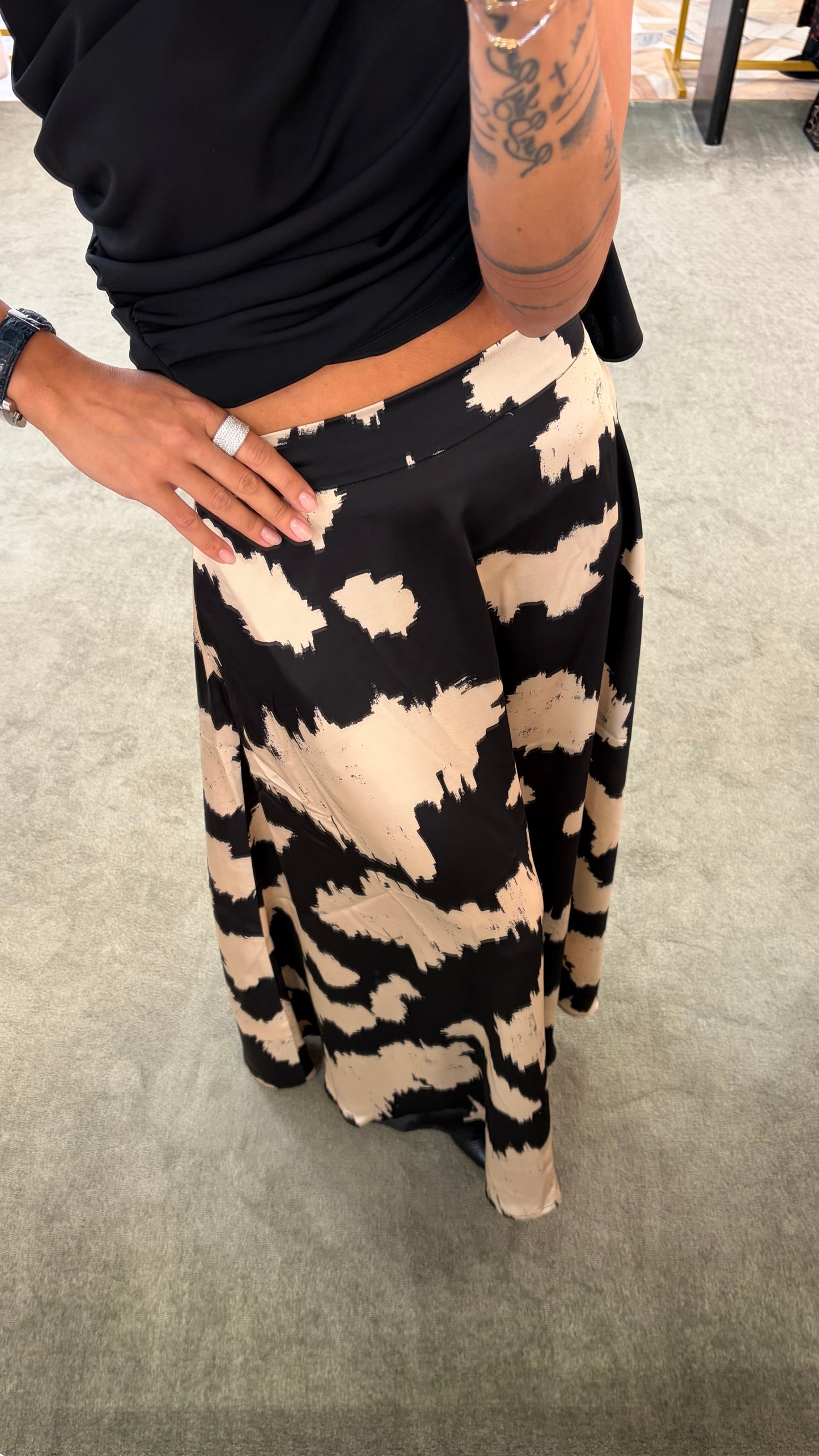 Gonna beige e nera fantasia ay