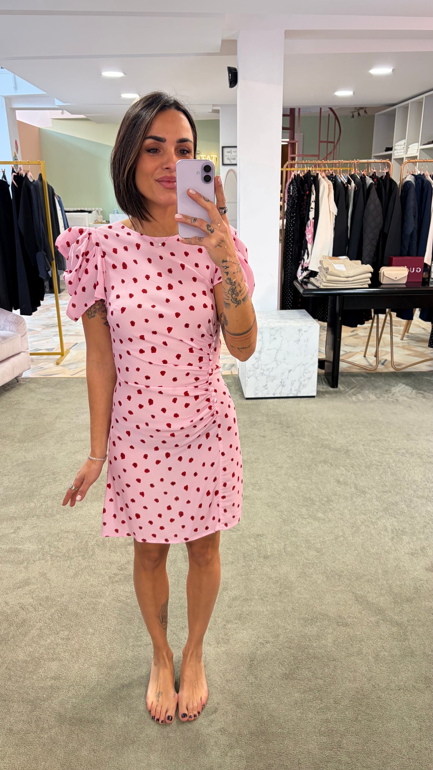 Abito karin corto MAR DE MARGARITAS rosa con fiori rossi