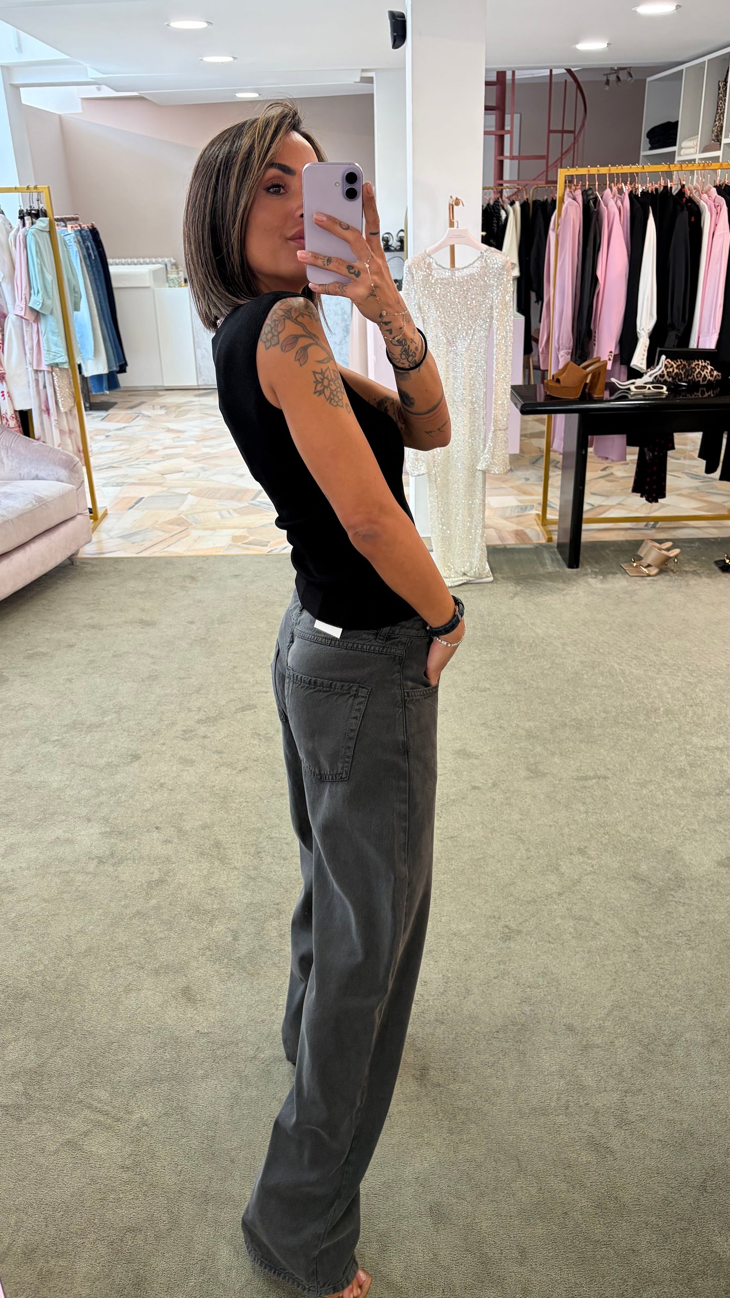 Canotta nera scollo a v costine Petite Pull