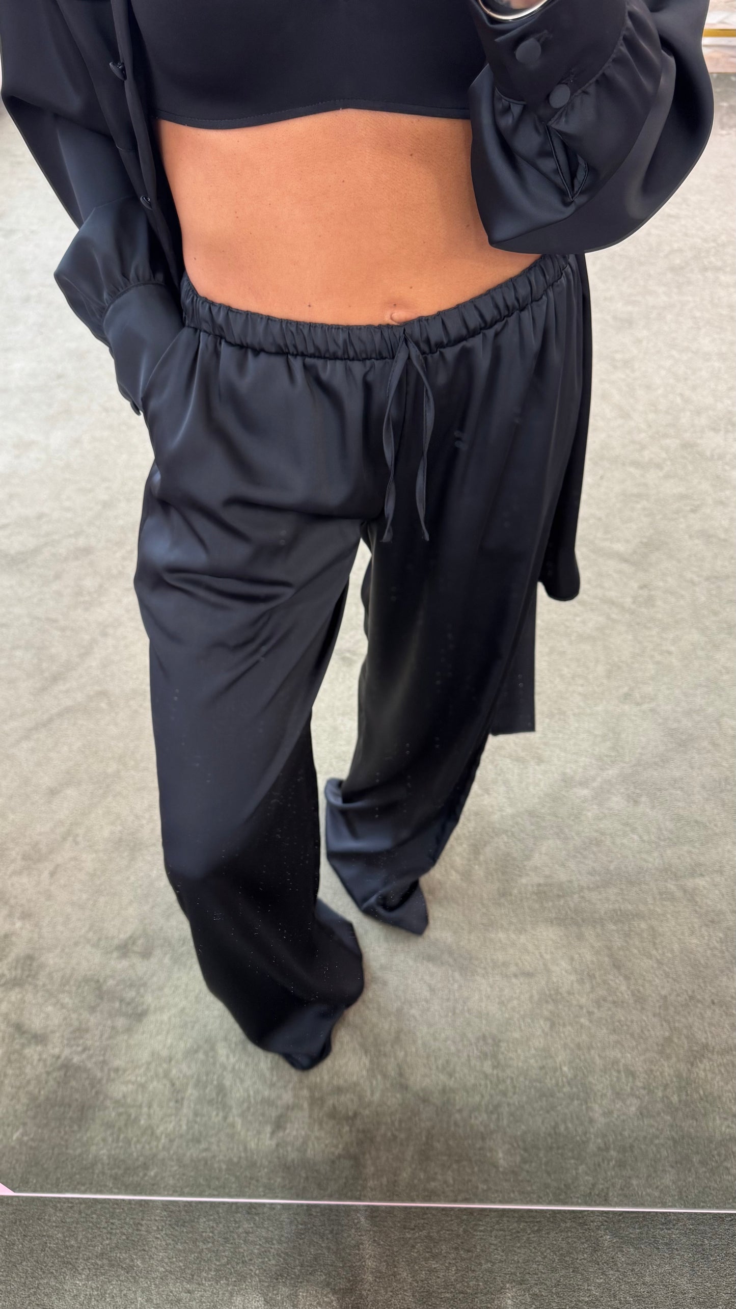 Pantaloni neri in satin morbidi ks