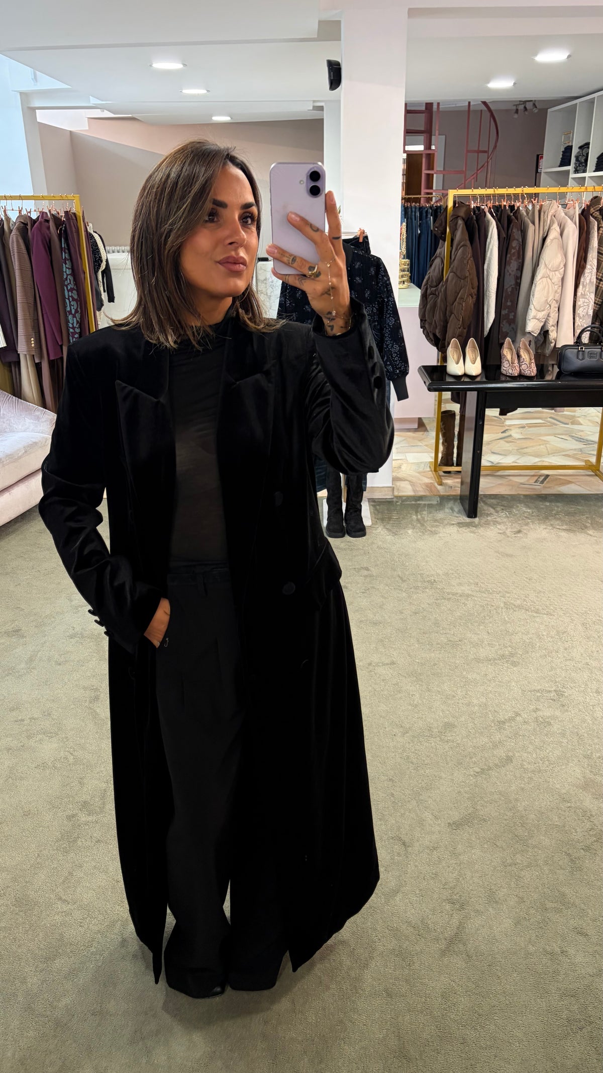 Cappotto lungo nero in velluto Don't@Me