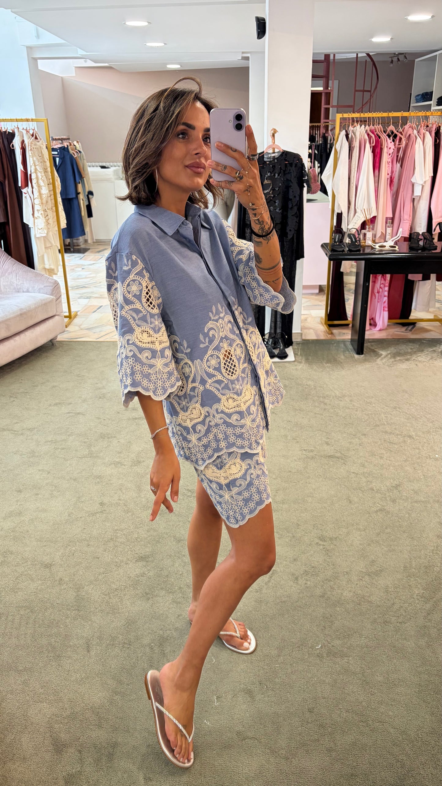 Shorts azzurro con ricami gl