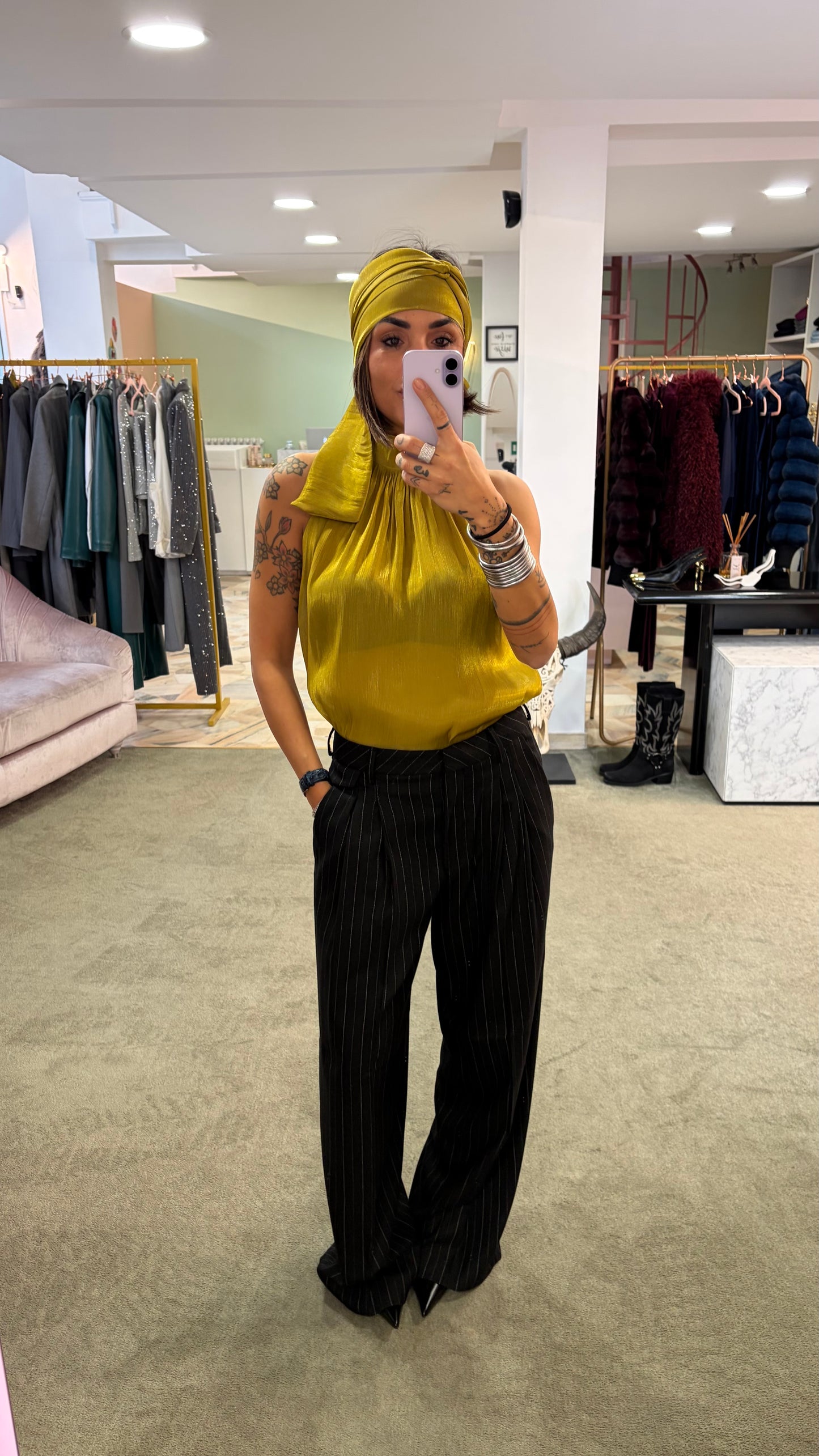 Camicia oliva smanicata con sciarpina Actualee