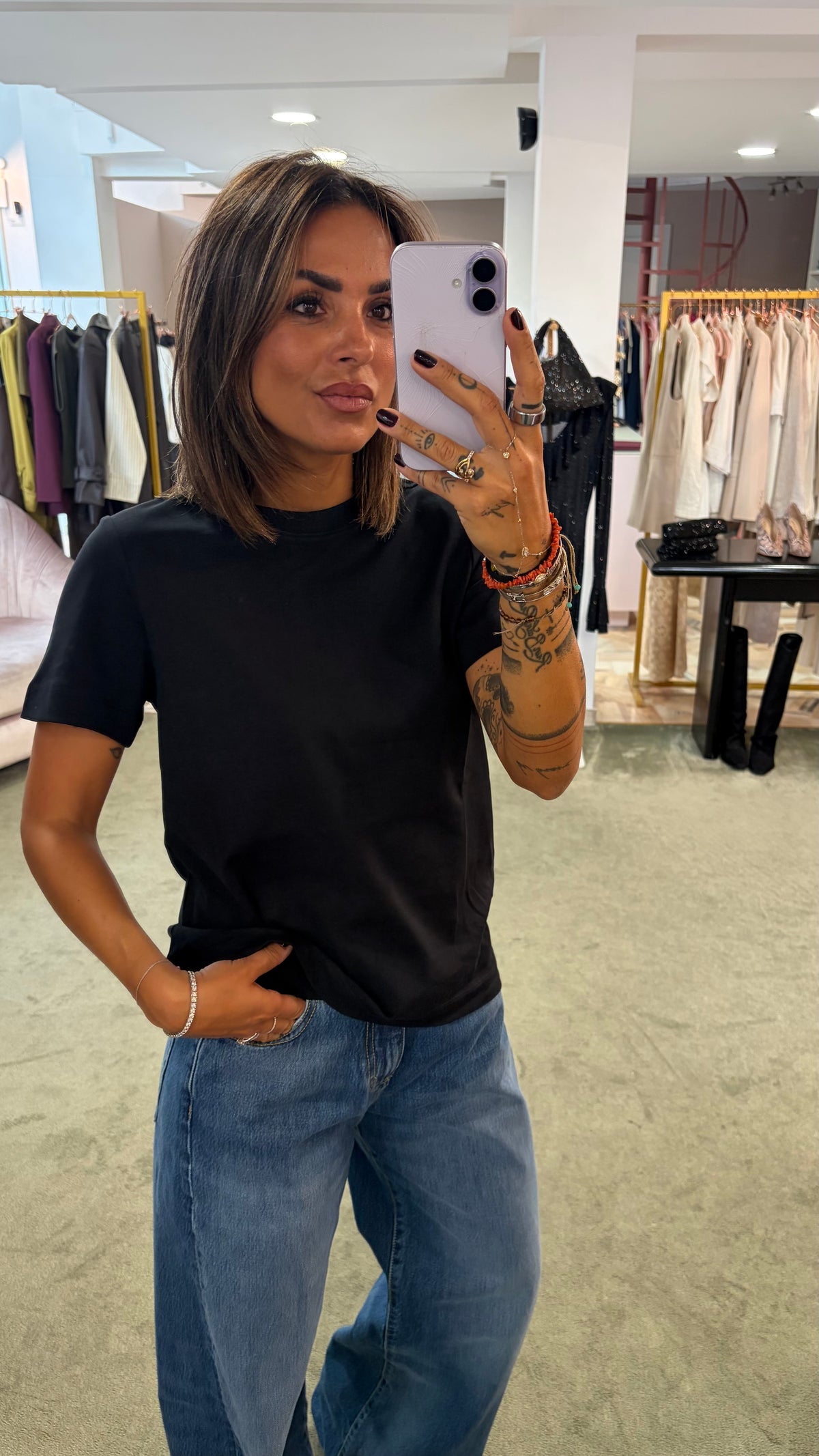 T-shirt regular naima manica corta nera aw