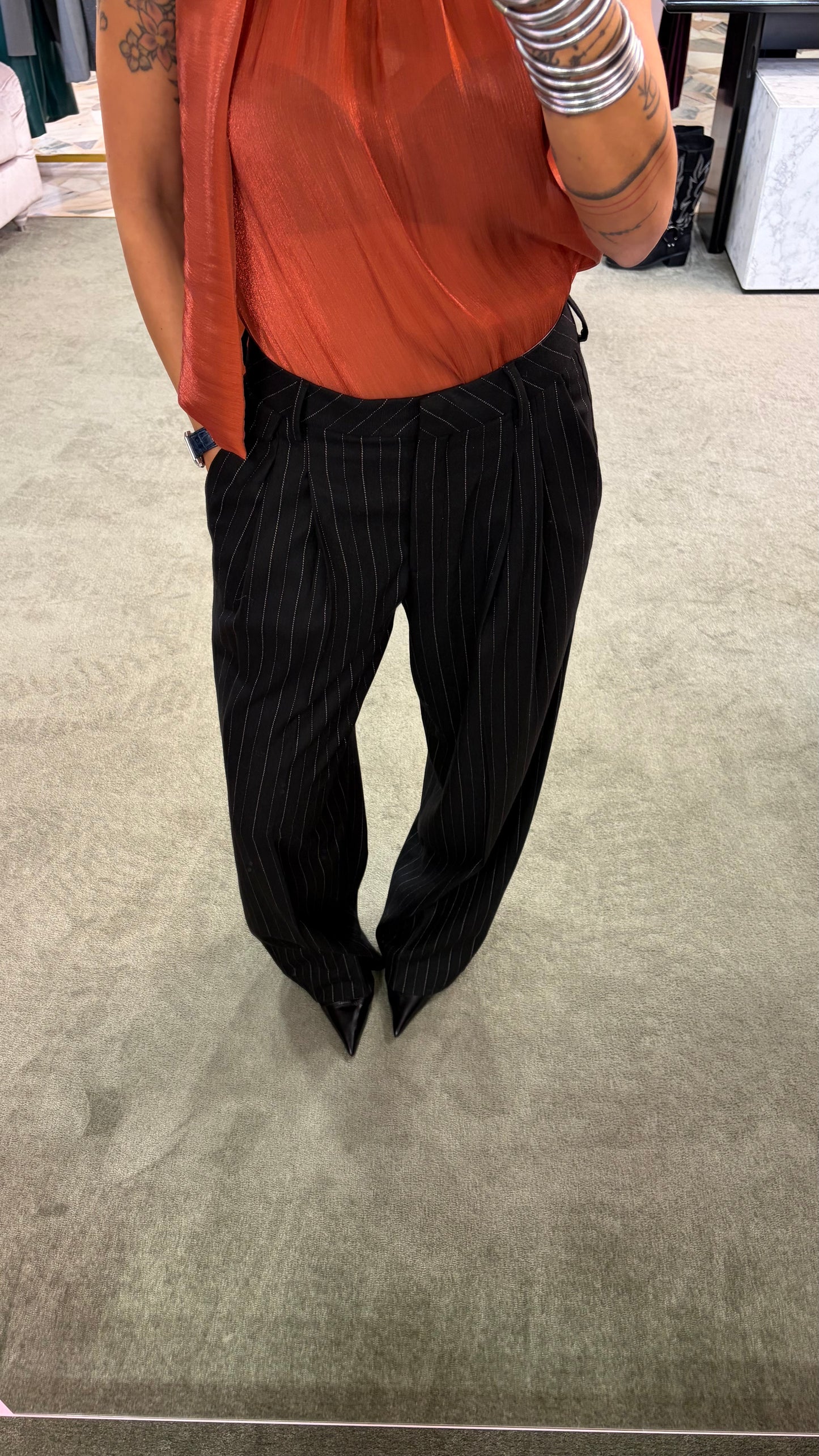 Pantaloni neri gessato con pences misto lana sl