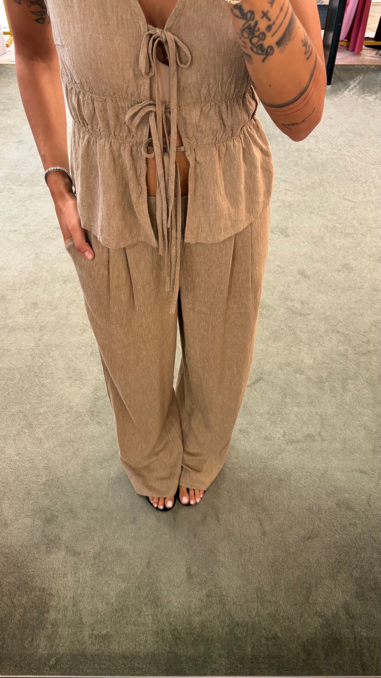 Pantaloni almira sabbia con pences ed elastico jx