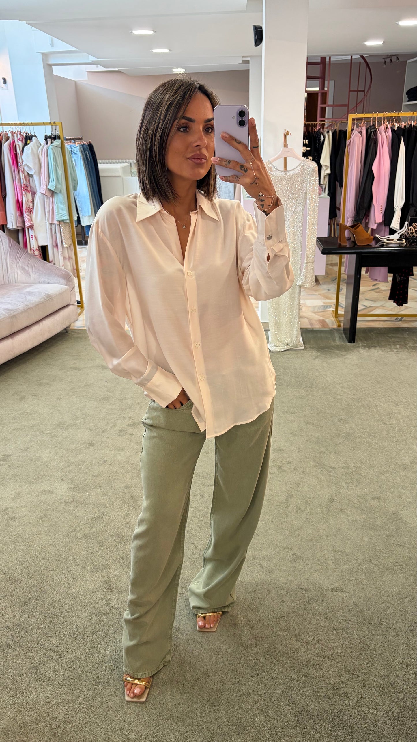 Camicia rosa chiaro  scollo a v glp