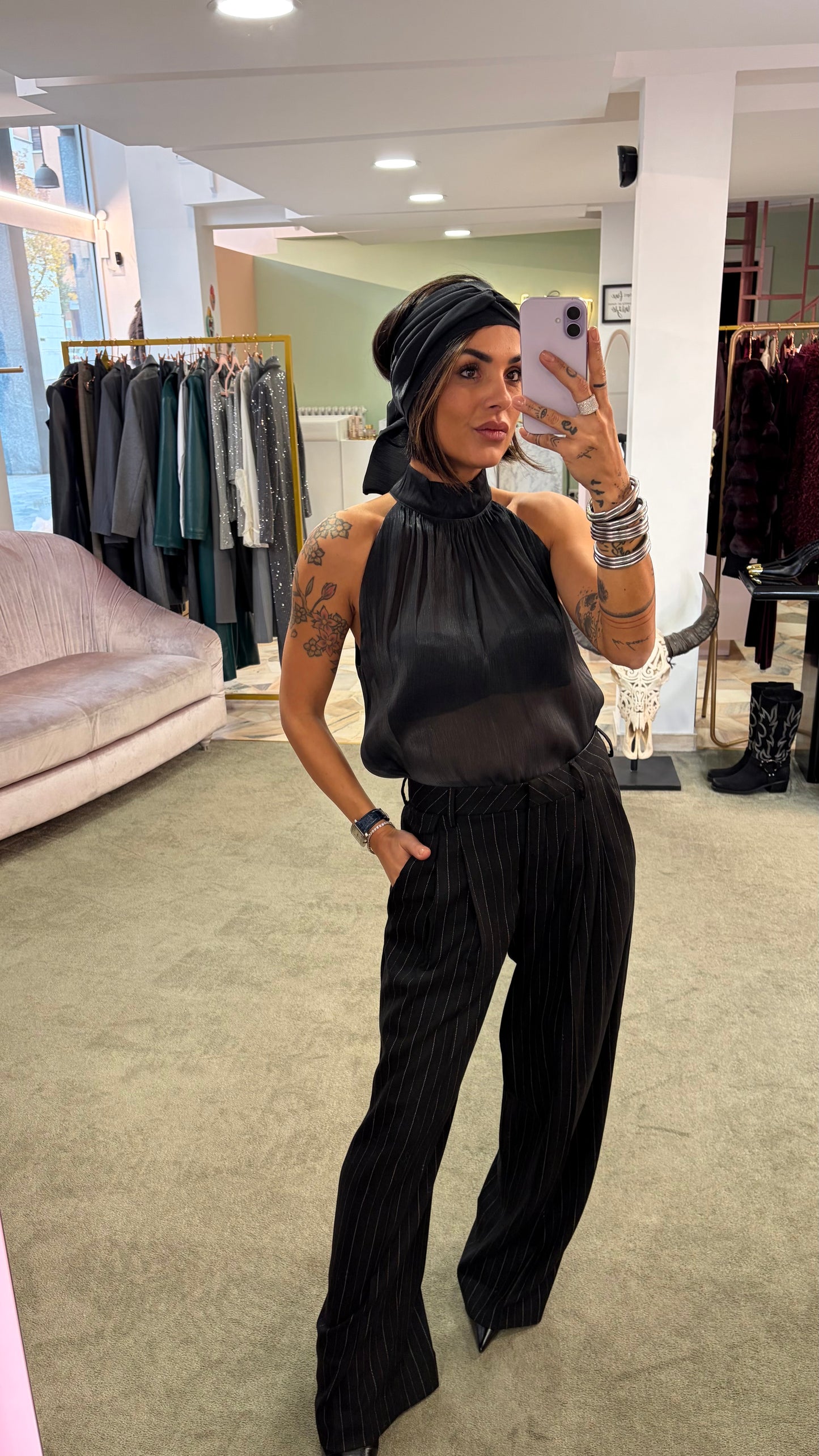 Camicia nera smanicata con sciarpina Actualee