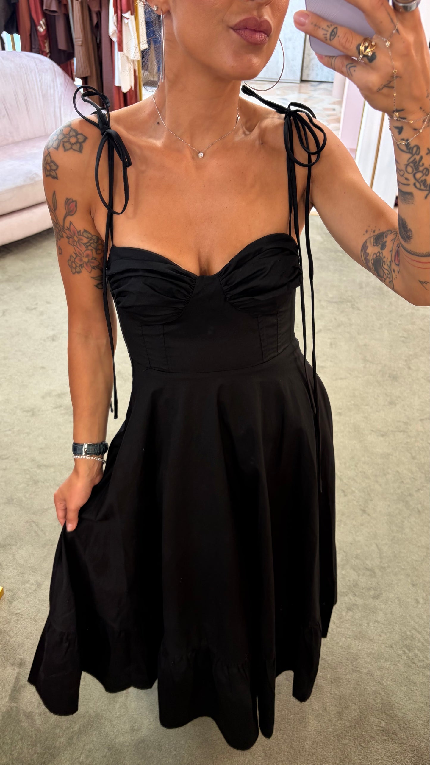 Abito nero bustier e laccetti gl