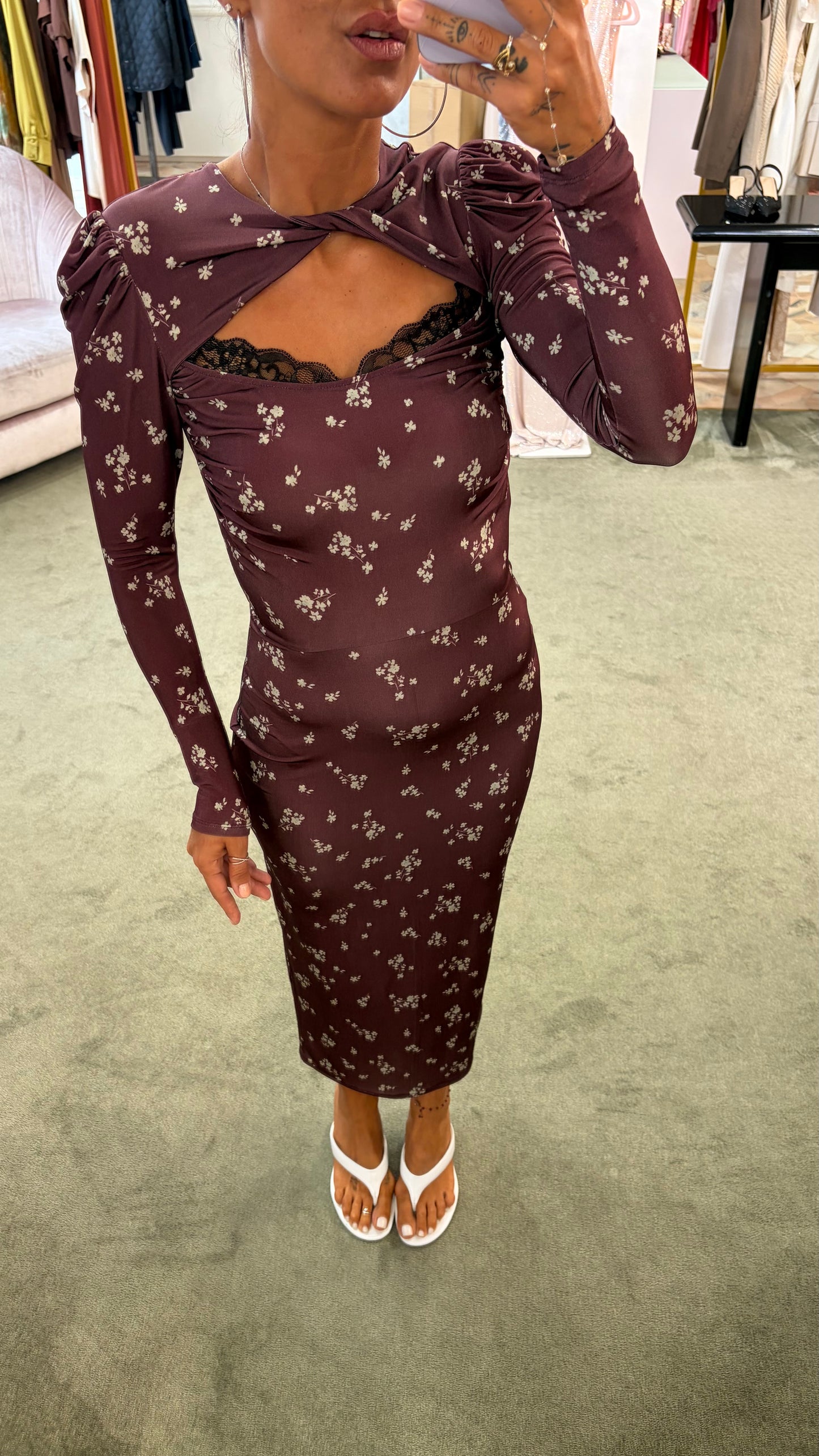 Abito bordeaux con fiorellini cut out pizzo MAR DE MARGARITAS
