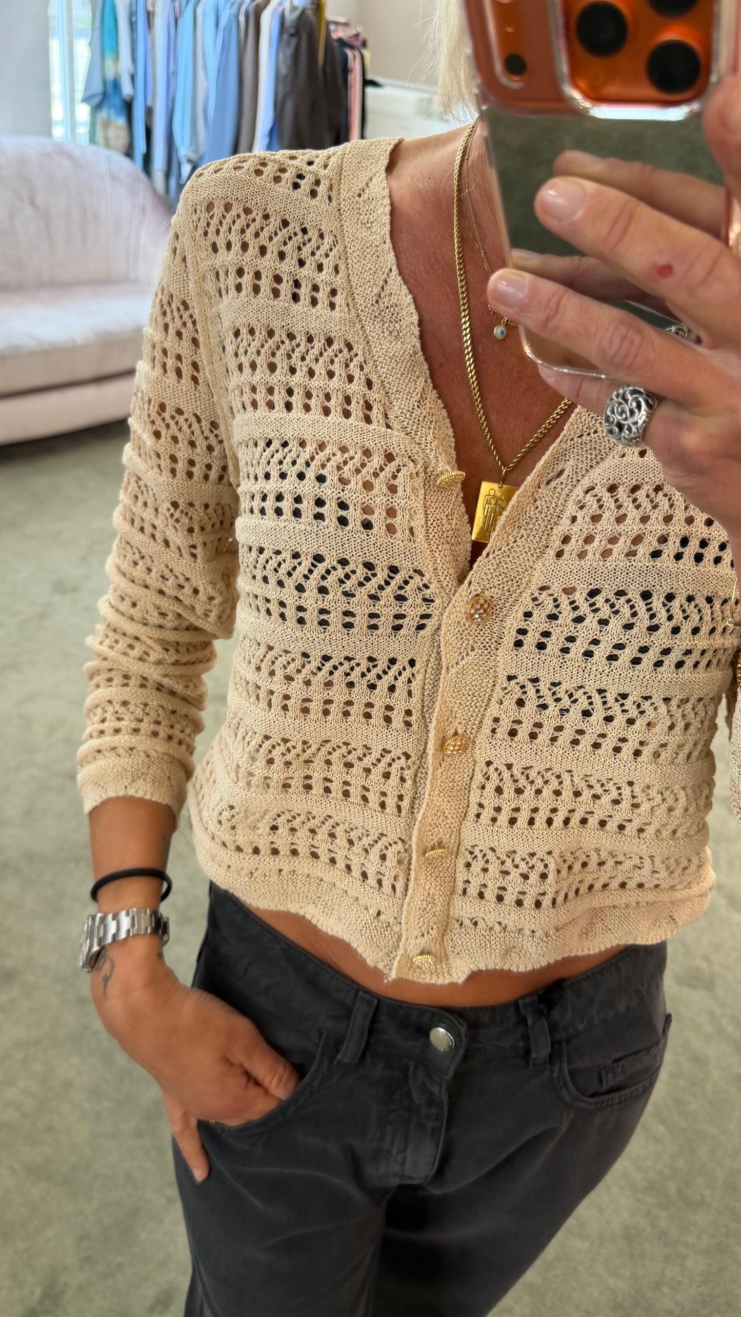 Cardigan sabbia traforato con bottoni gioiello bj