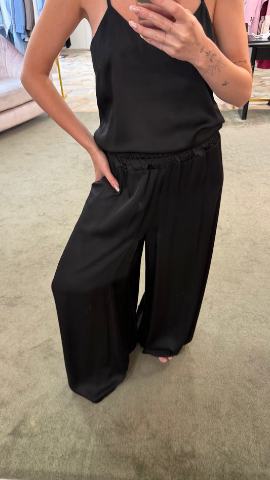Pantaloni neri a palazzo in satin ay