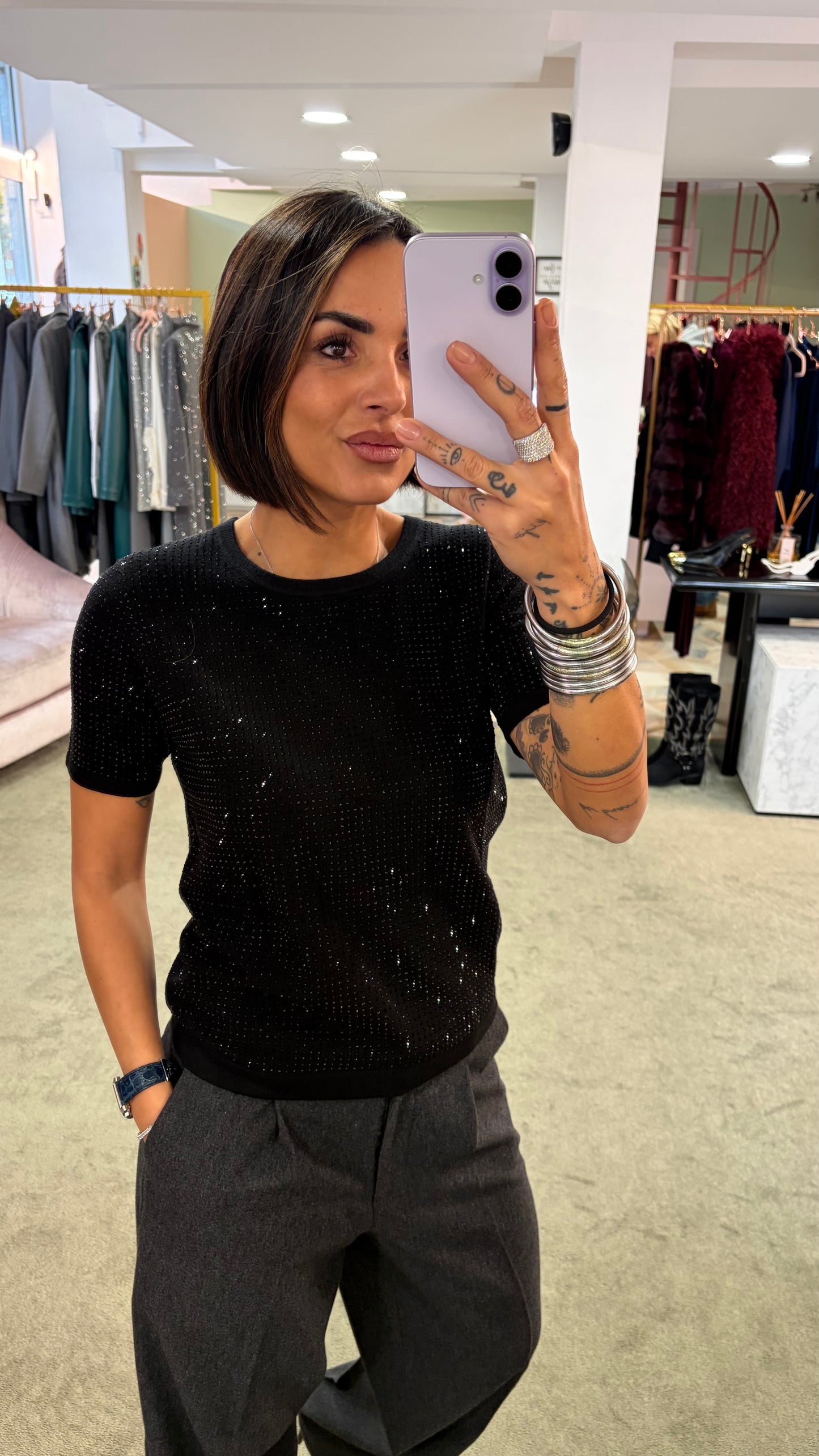 Maglia t-shirt nera manica corta con cristalli fr