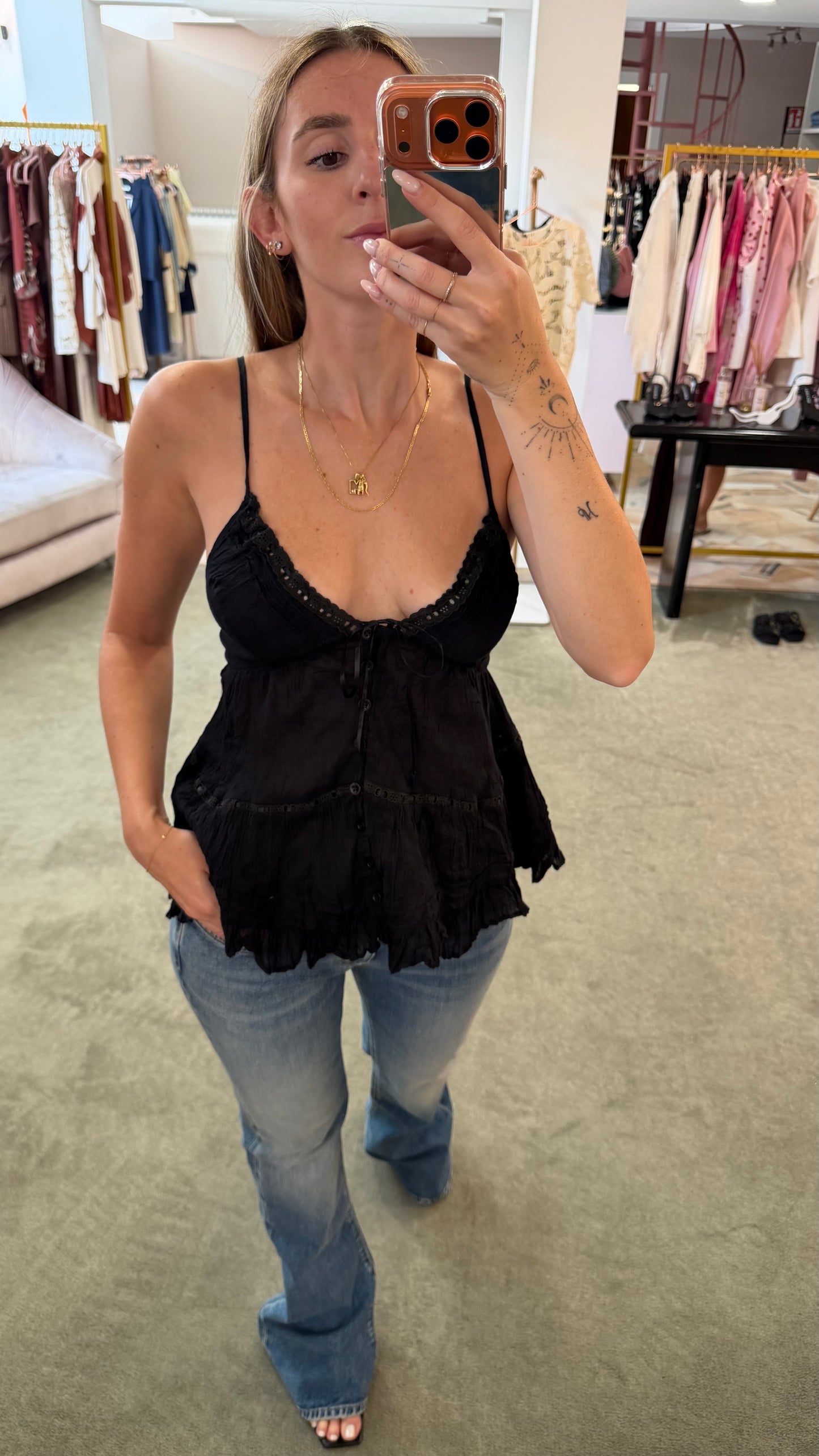Top canotta nera goffrata con inserti pizzo gl
