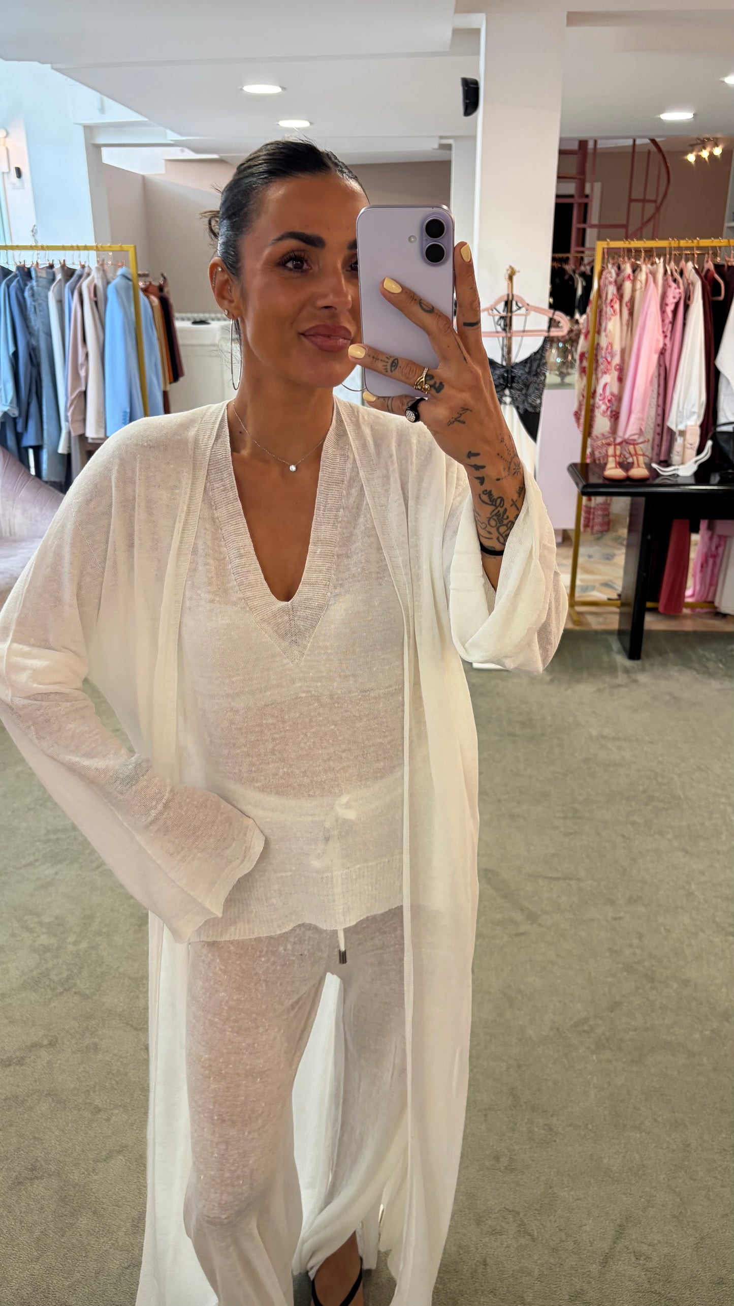 Maglia bianca scollo a v in lino fy