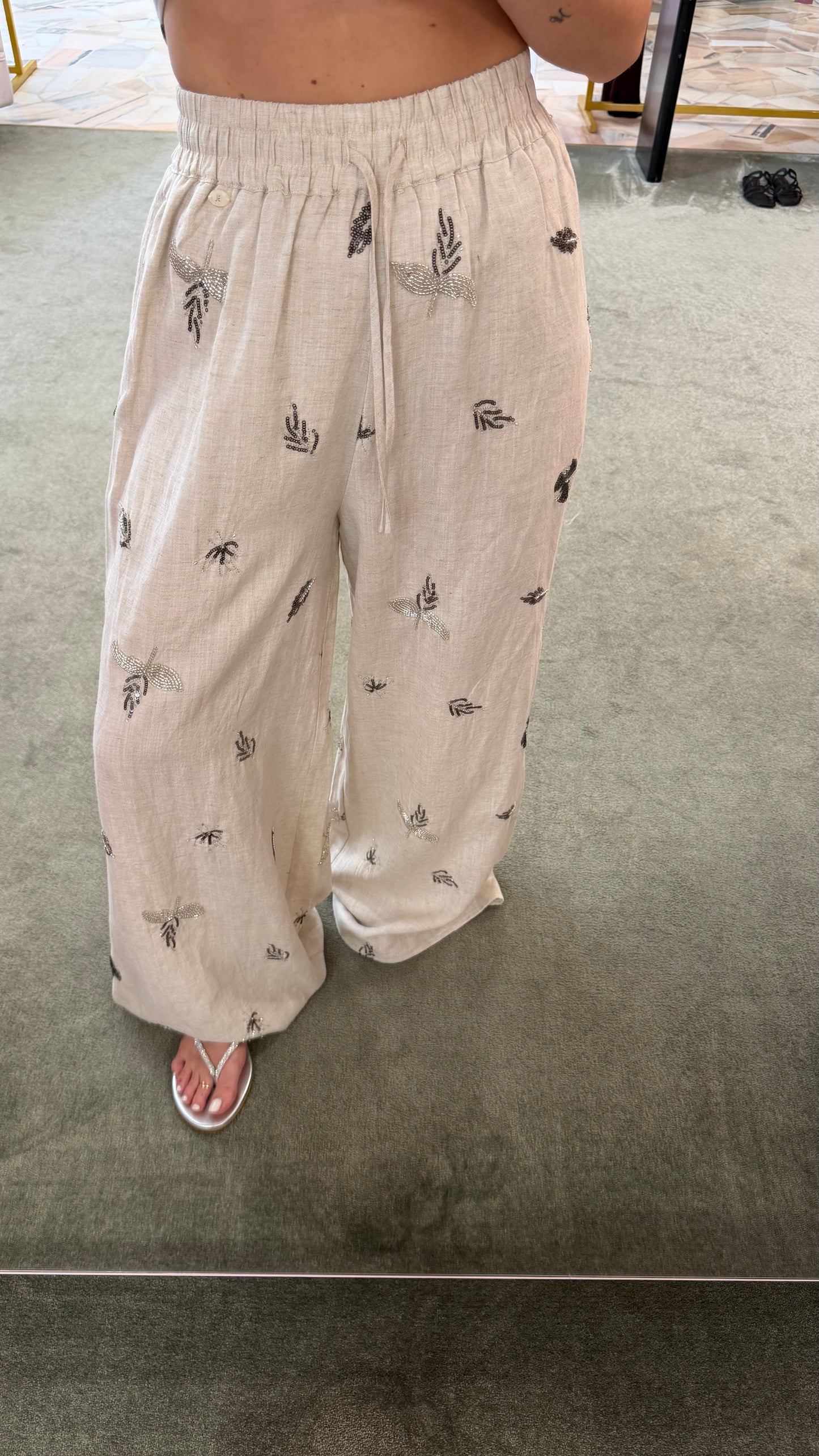 Pantaloni beige melange con ricami in paillettes glp
