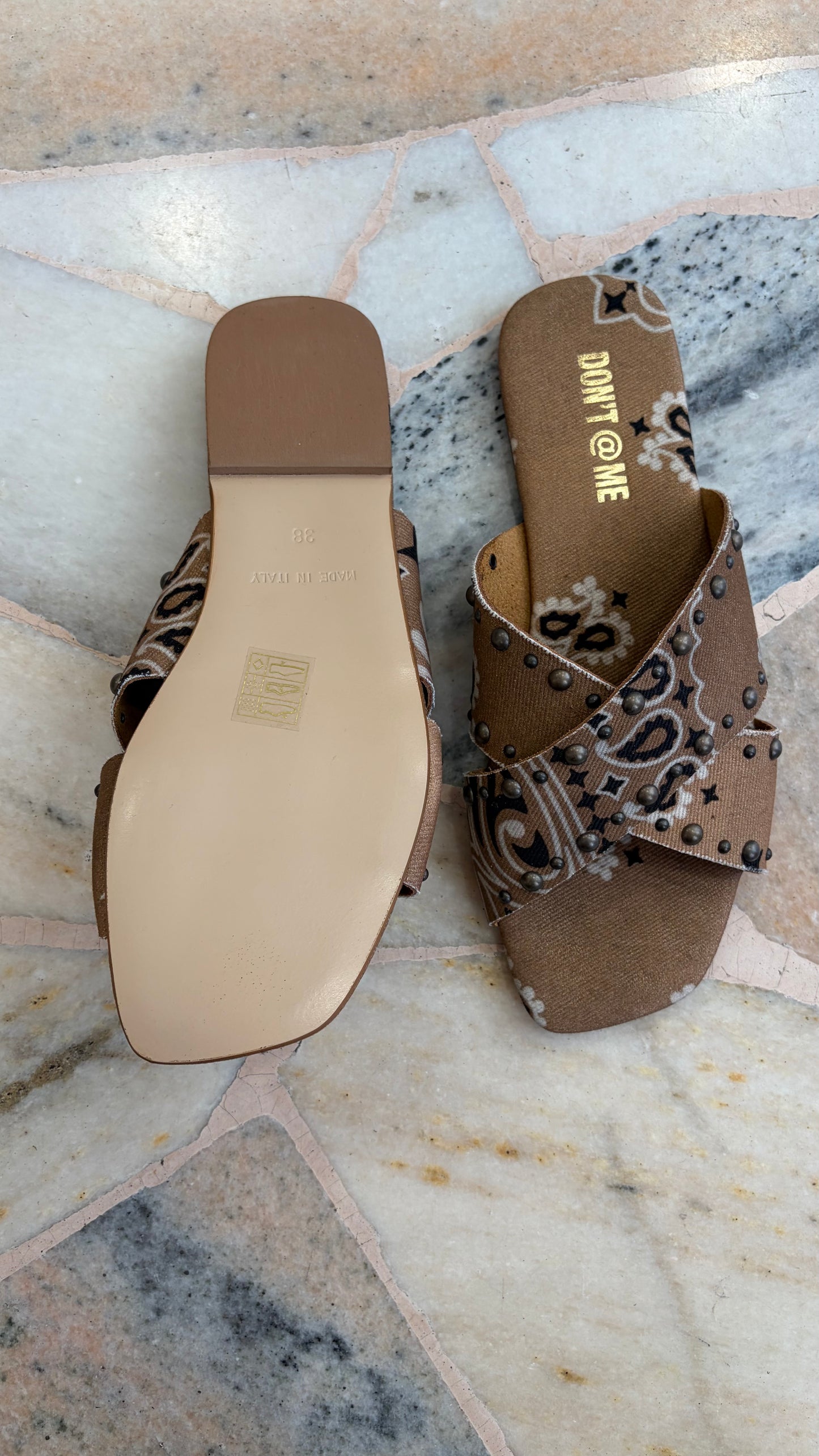 Ciabattina bandana desert con borchie