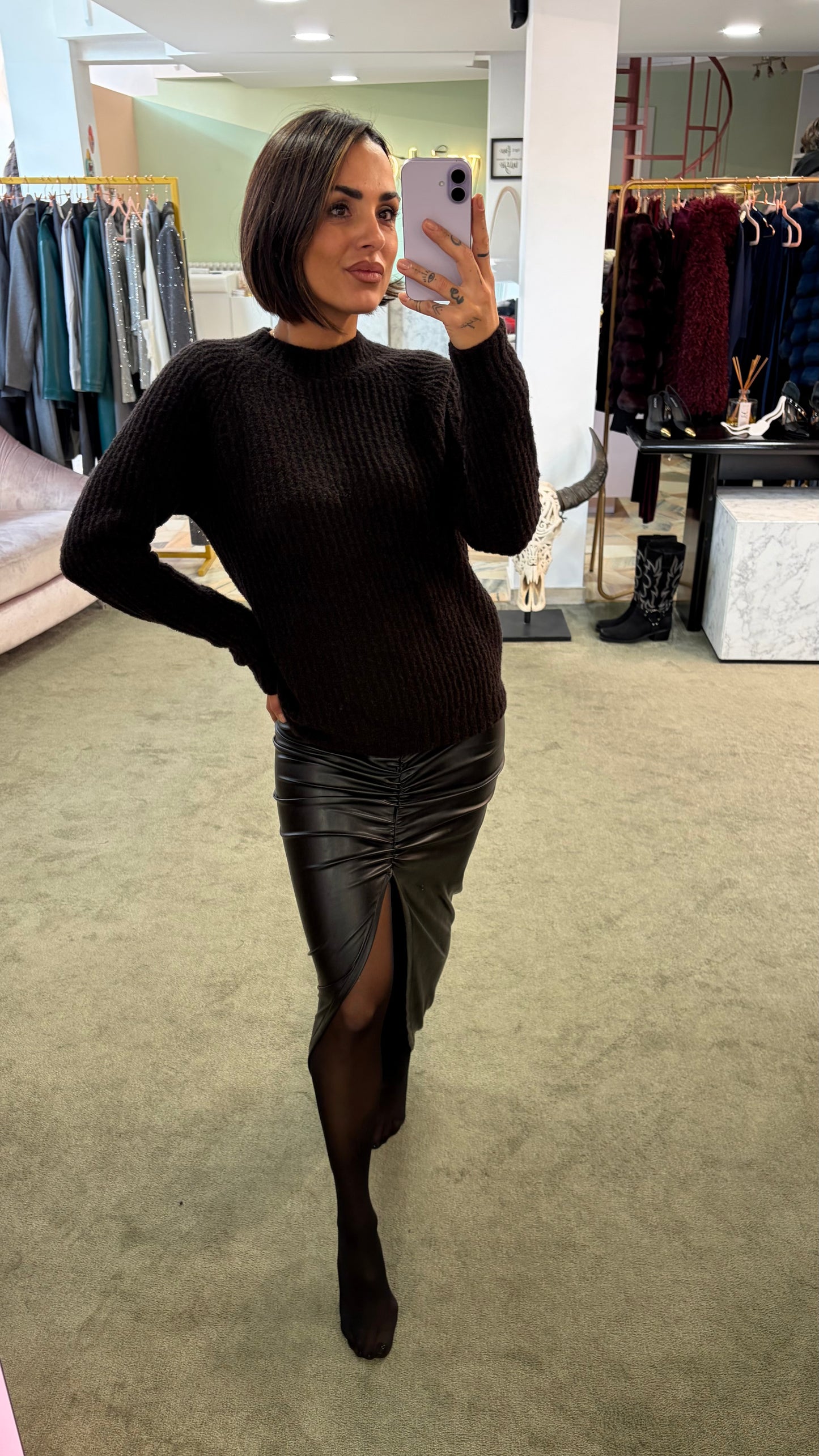 Gonna lunga nera in ecopelle con spacco mq