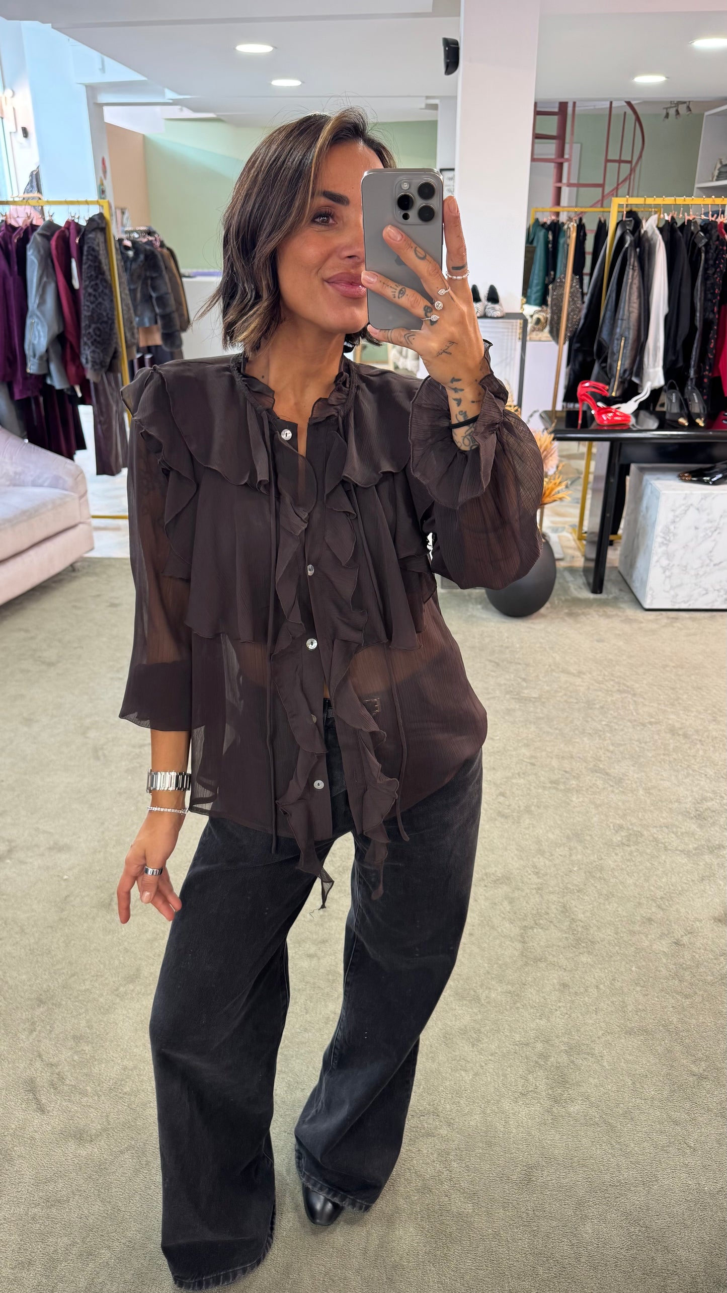 Camicia marrone in crepe con volant gl