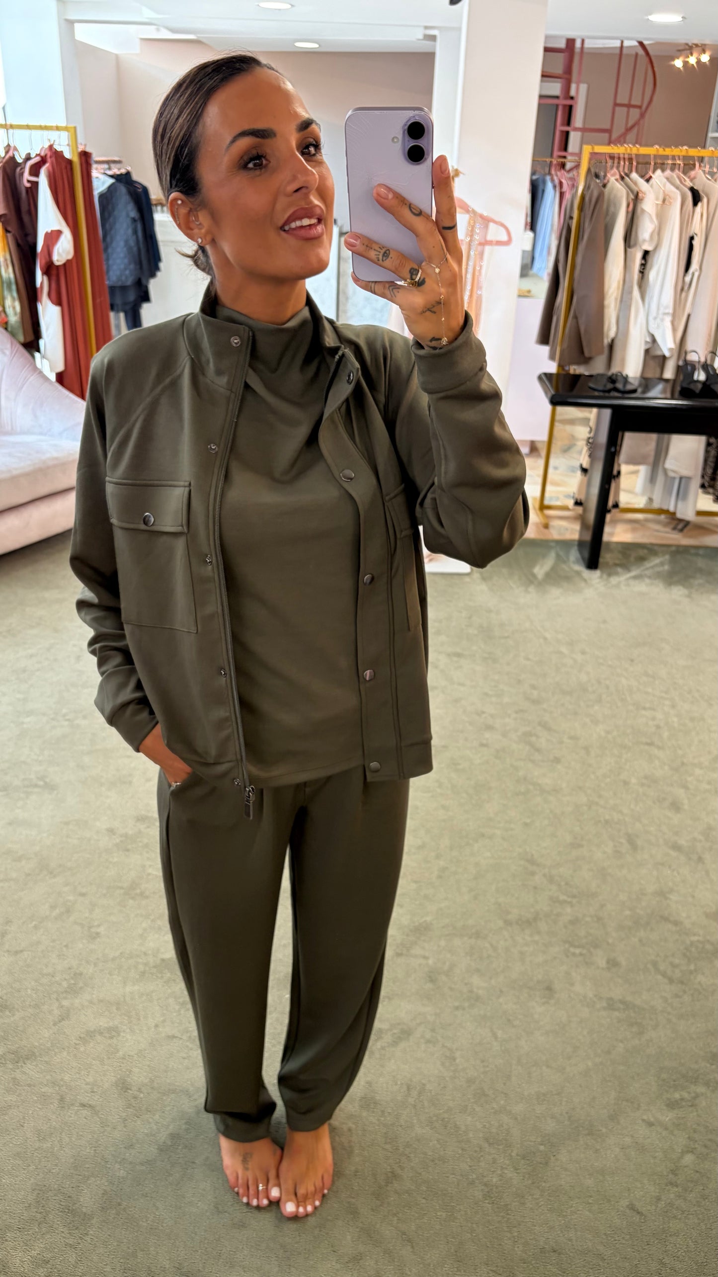 Felpa con zip verde militare in modal sy