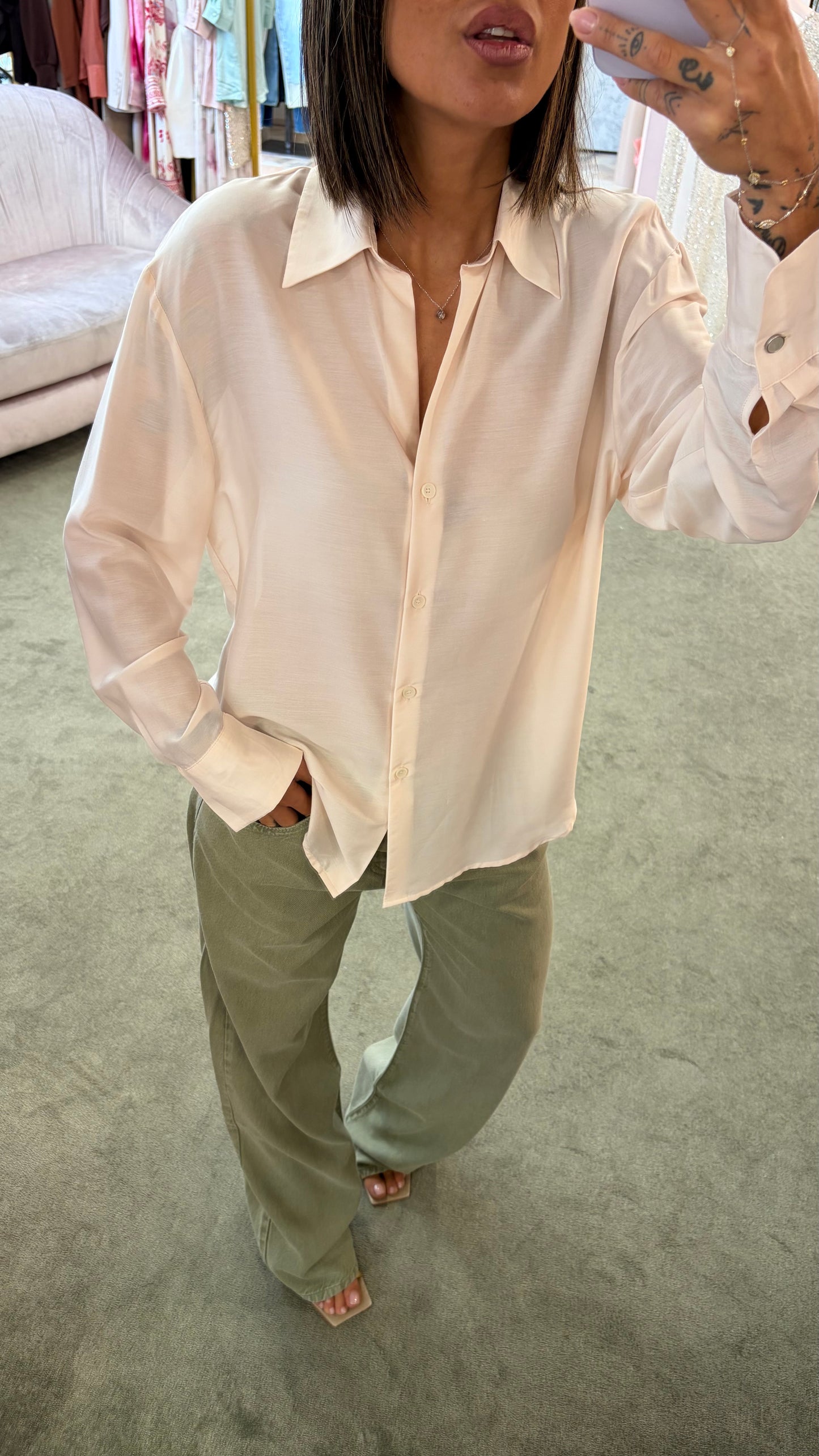 Camicia rosa chiaro  scollo a v glp