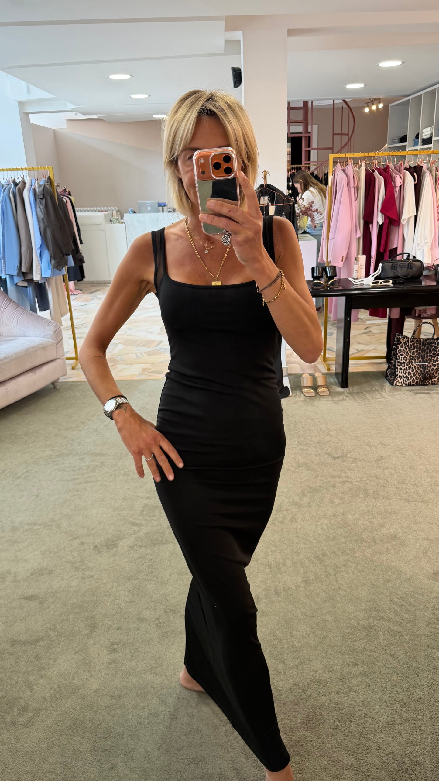Abito lungo nero schiena nuda e inserti in tulle ks