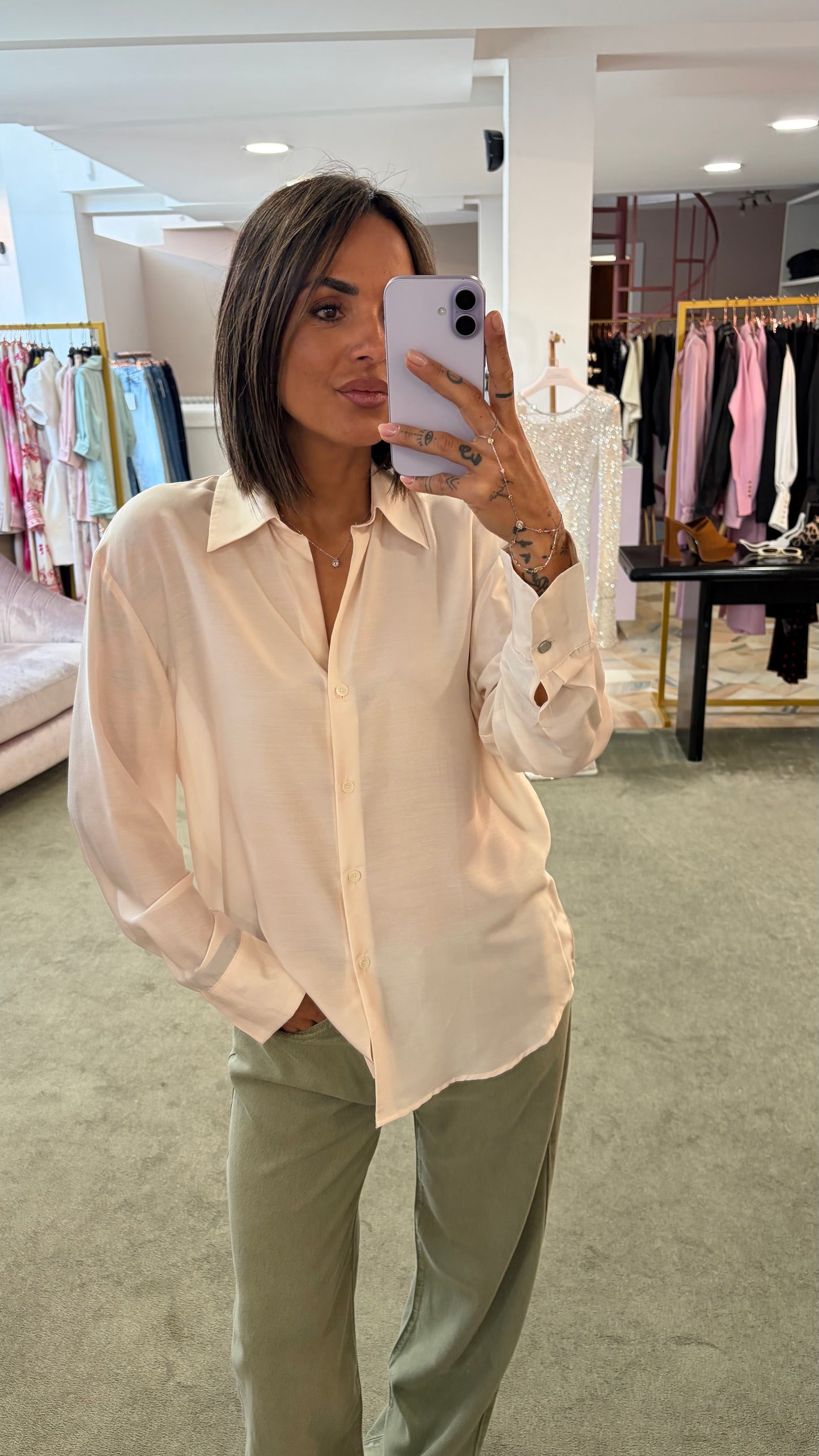 Camicia rosa chiaro  scollo a v glp