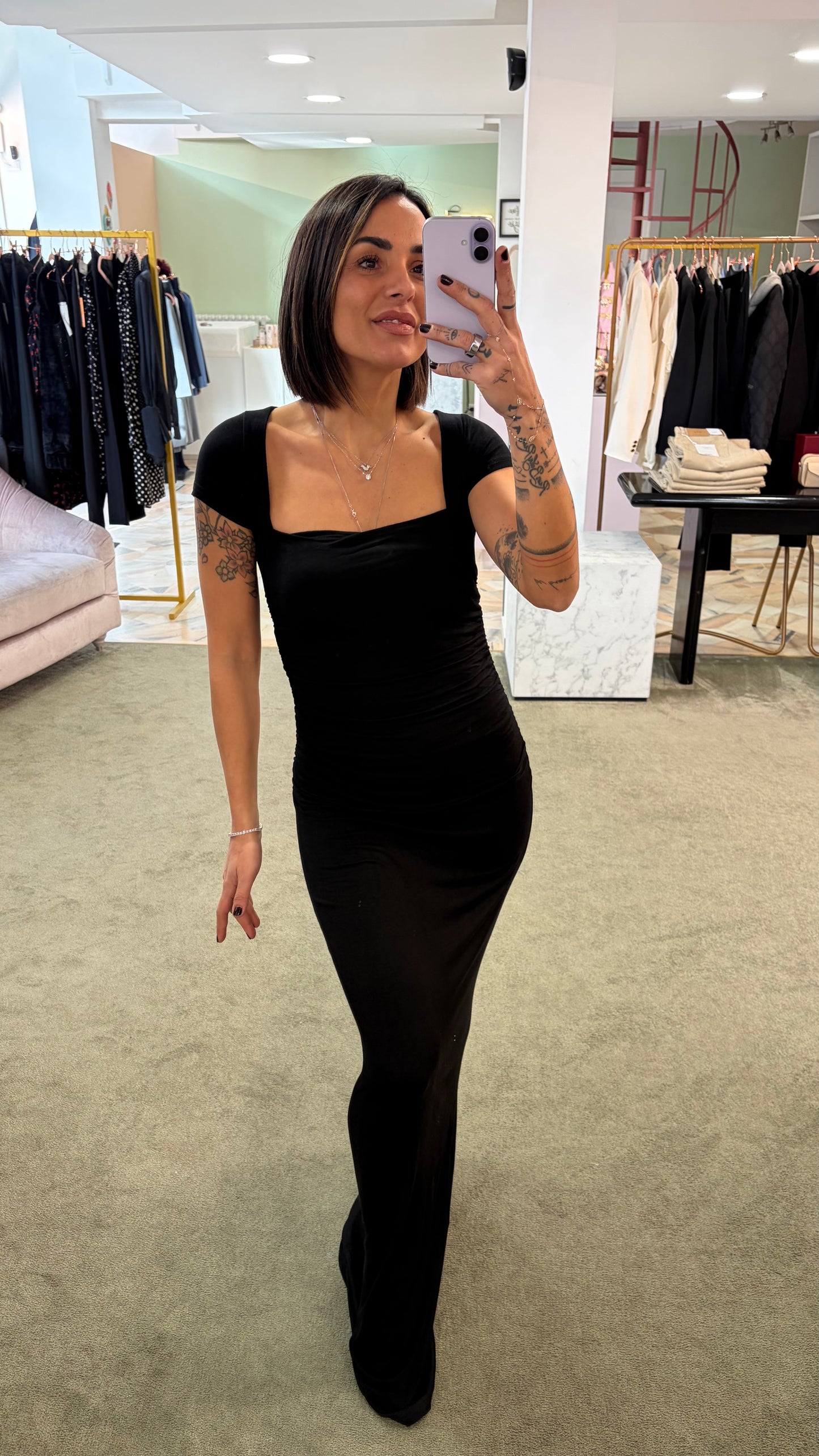 Abito lungo nero elasticizzato manica corta scollo squadrato gl