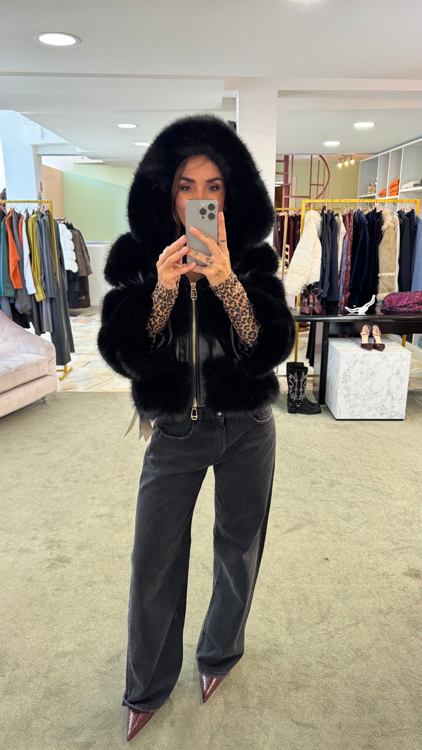 Pelliccia eco nera luxury con cappuccio ys