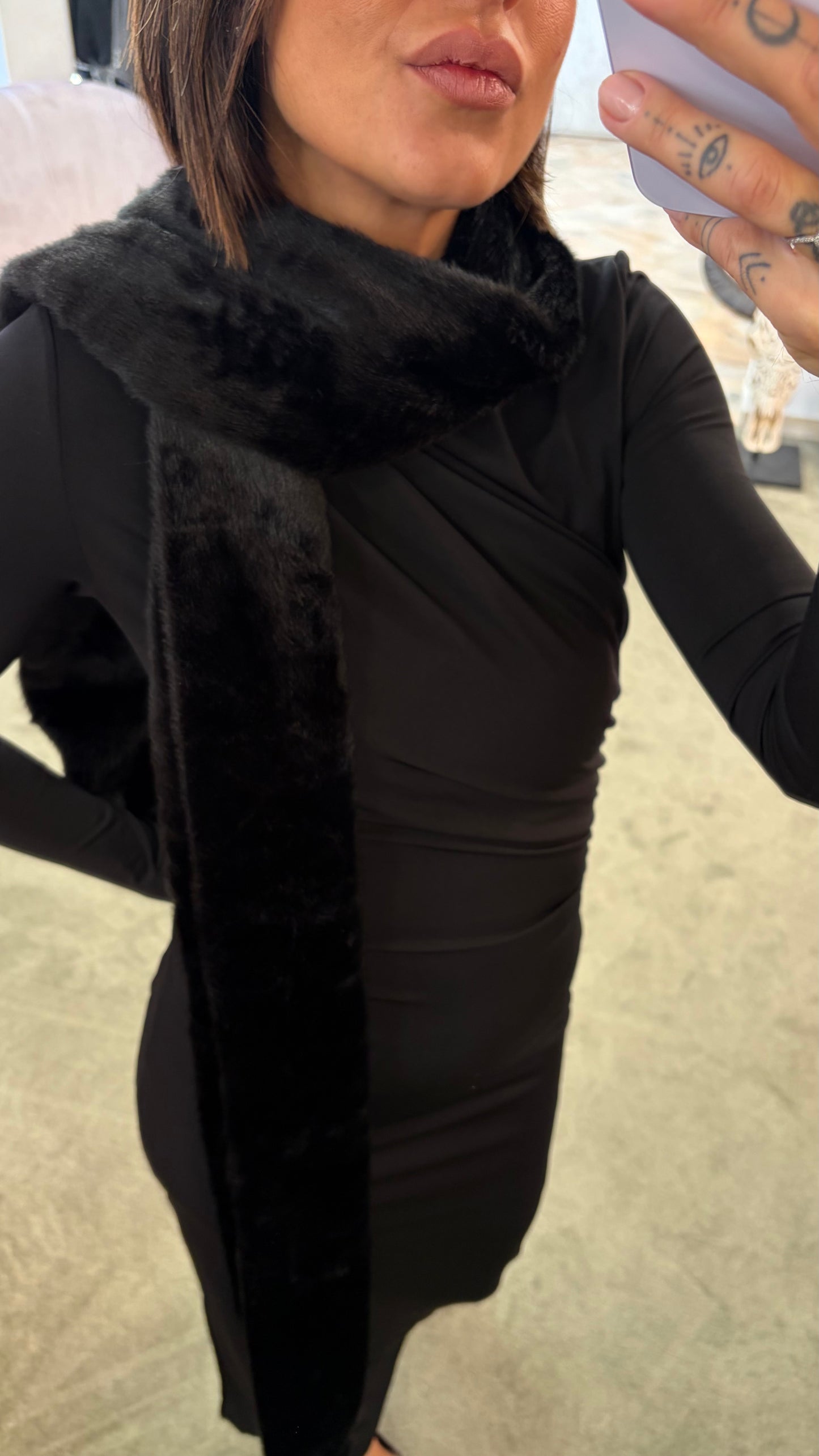 Sciarpa nera in eco pelliccia sy