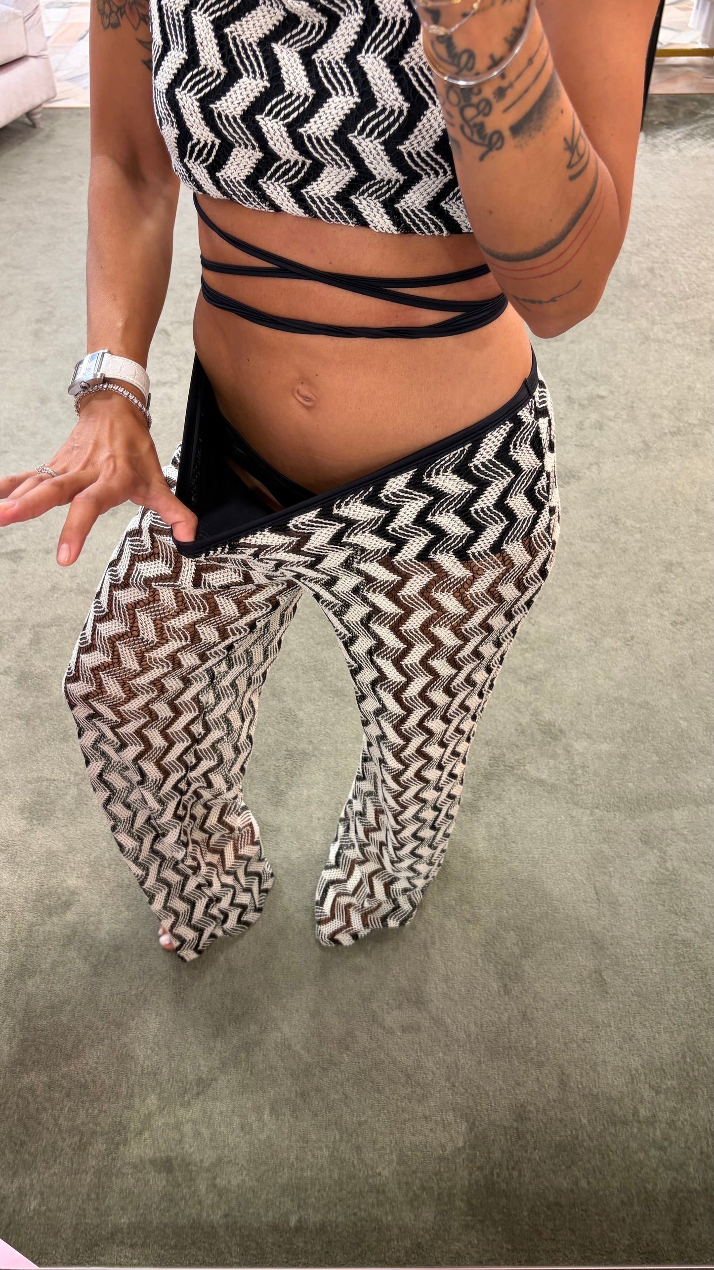 Pantaloni in maglia bicolor bianchi e neri a zig zag Cotazur
