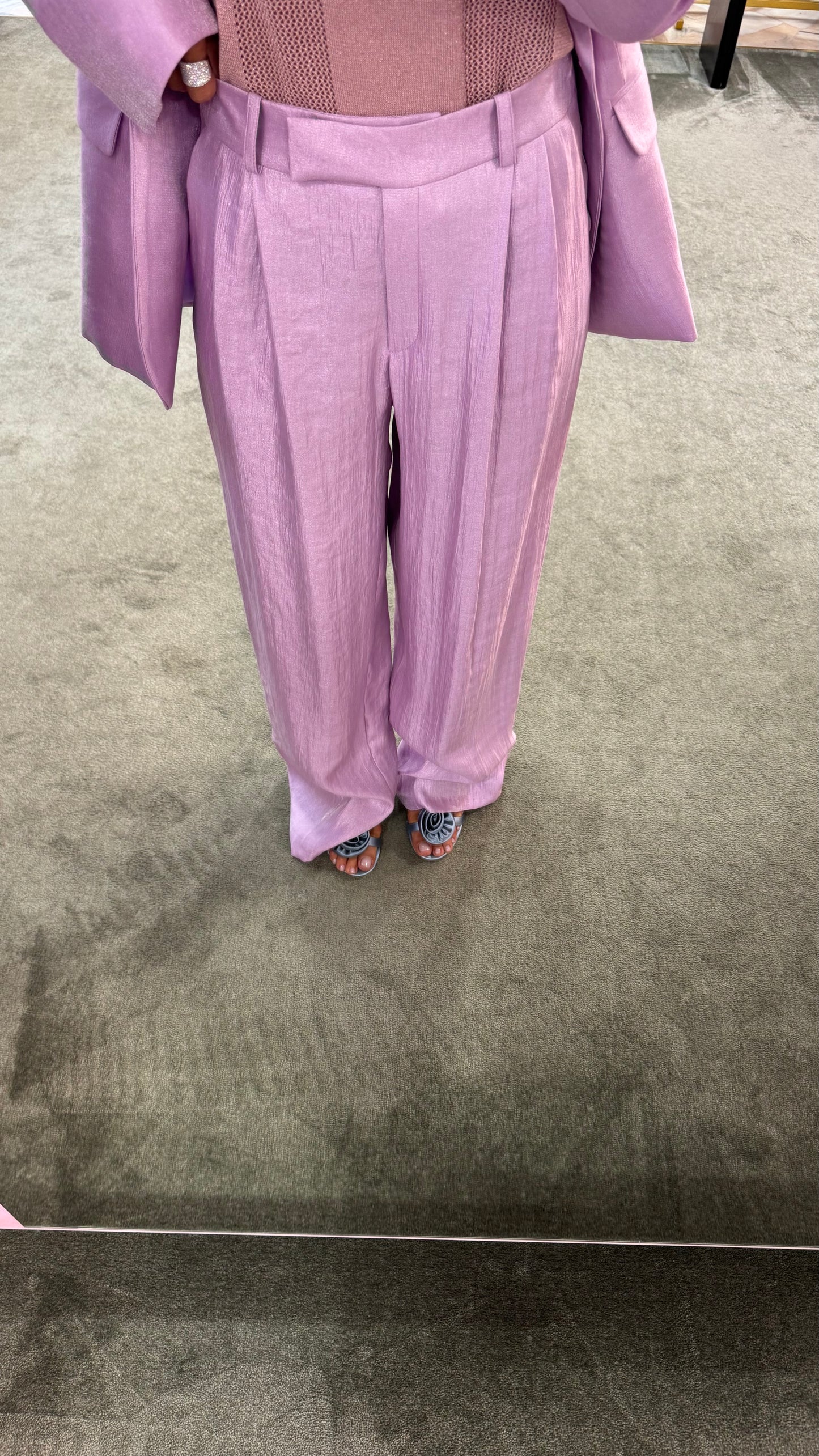 Pantaloni lilla lucido palazzo con pences Actualee
