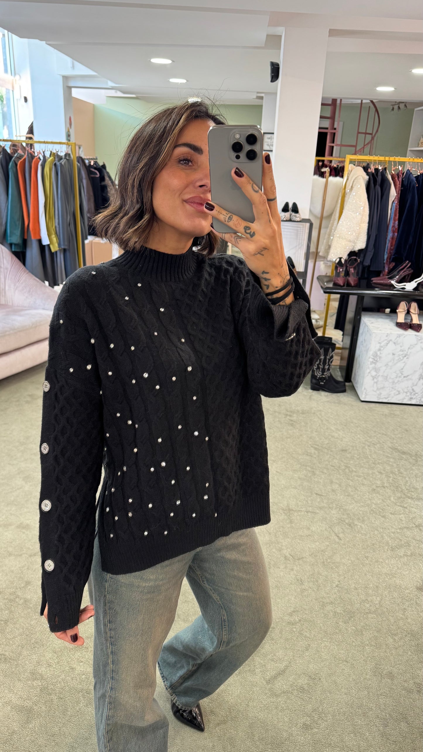 Maglione nero a trecce con pietre fr