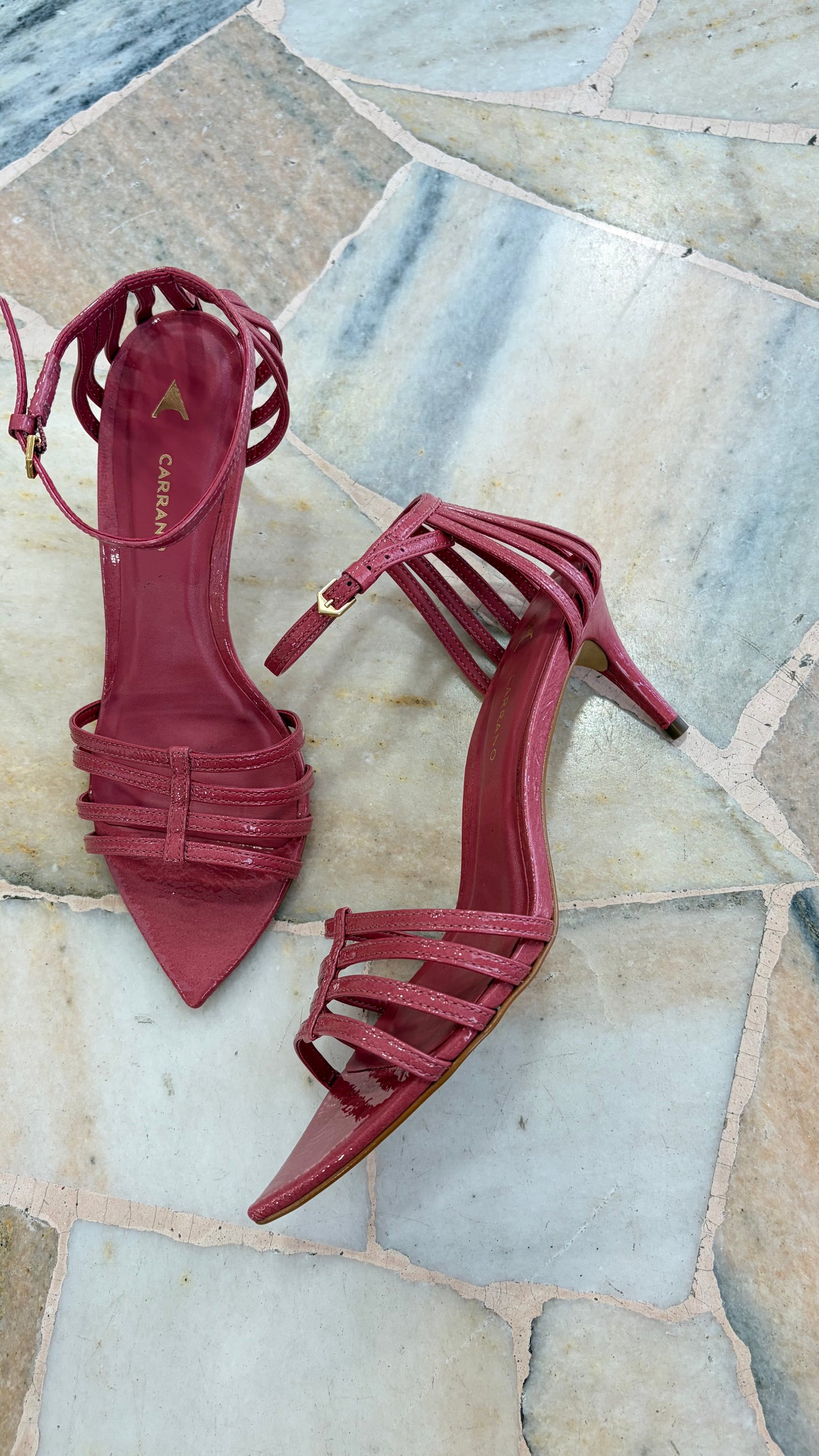 Sandalo rosa blush in vernice con listini