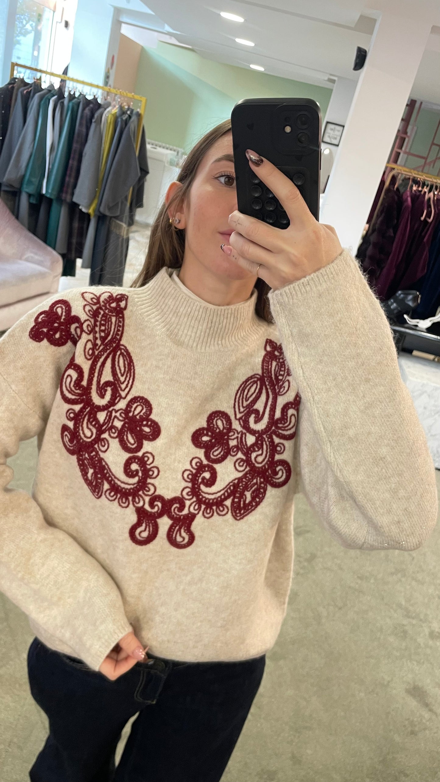 Maglione lupetto panna melange con ricami bordeaux bj
