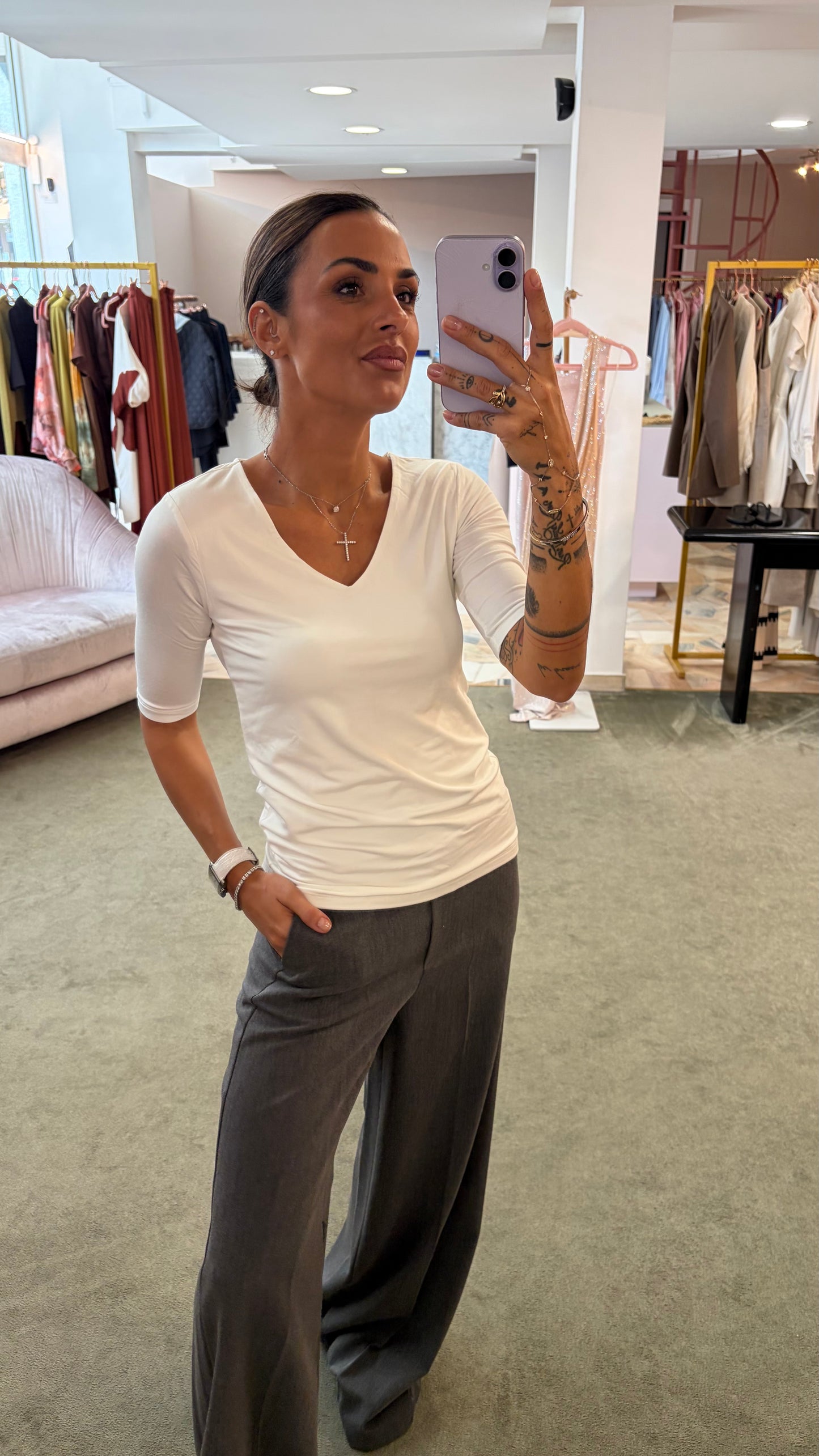 T-shirt Bianca scollo a v manica corta sy