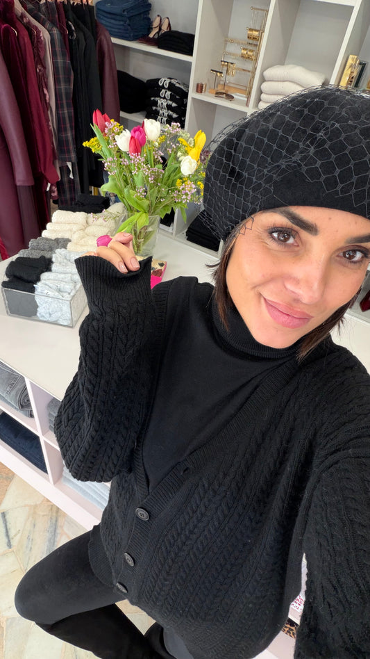 Basco in lana con veletta nero