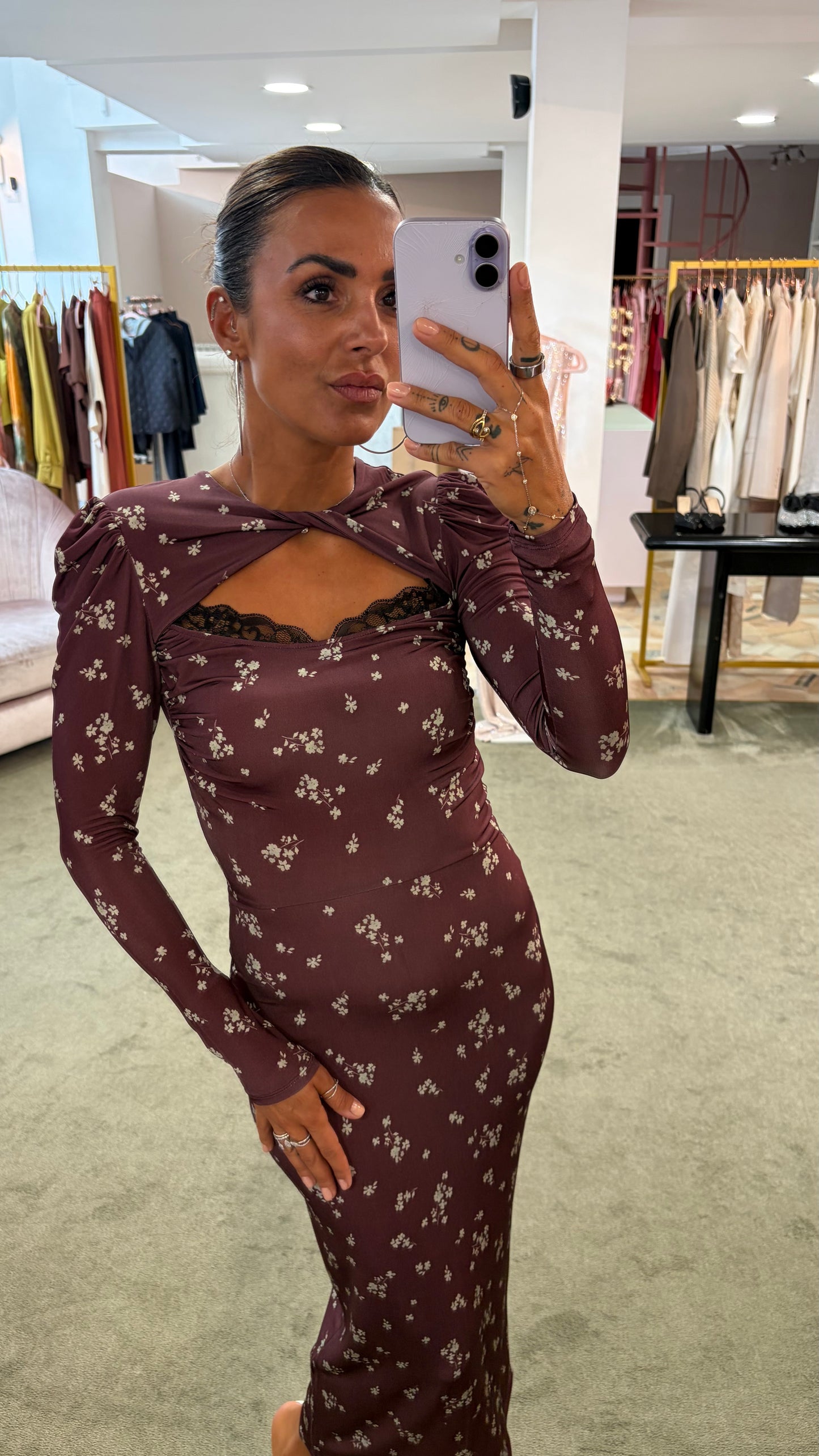 Abito bordeaux con fiorellini cut out pizzo MAR DE MARGARITAS