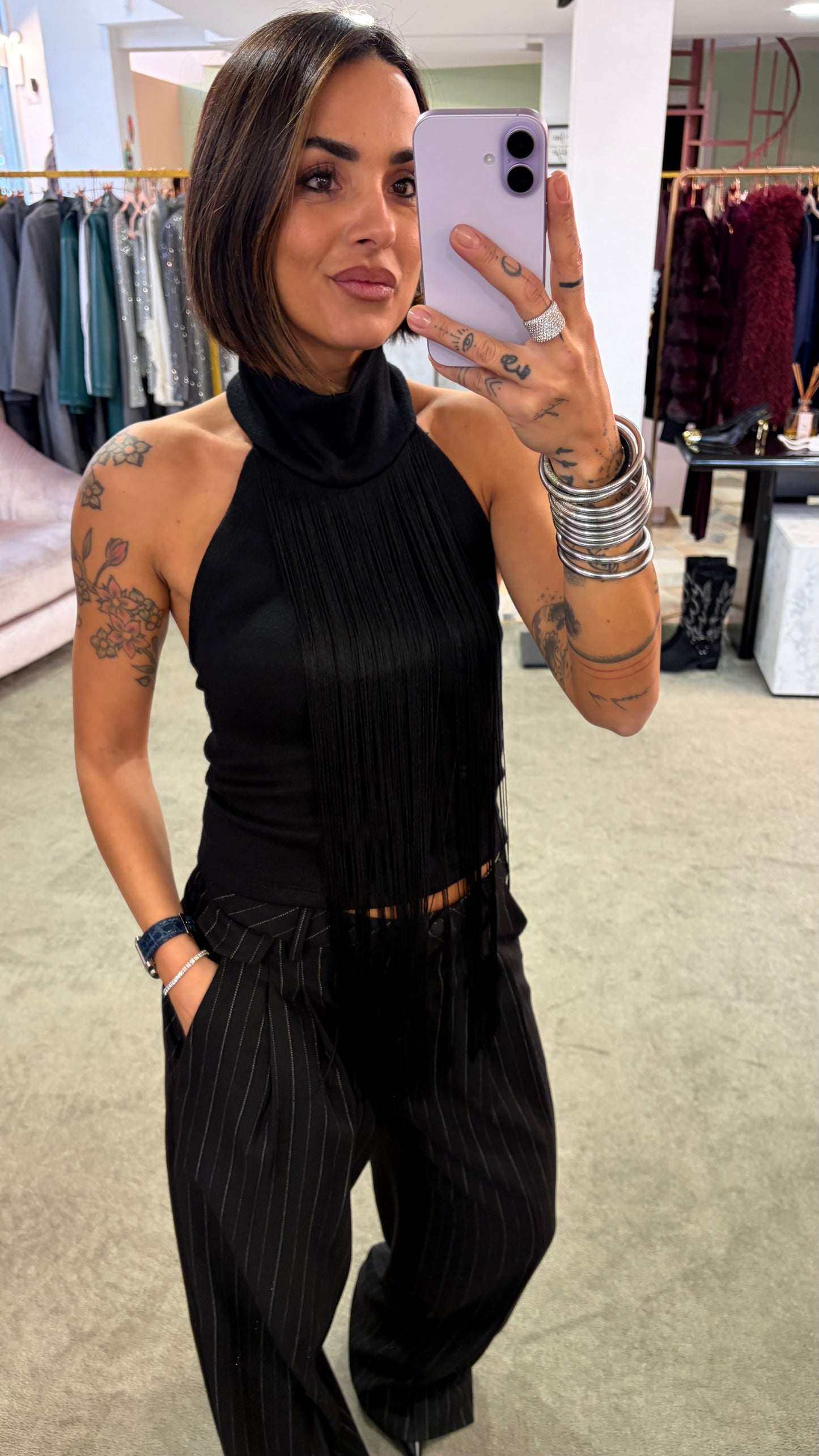 Top nero con frange scollo all'americana mq