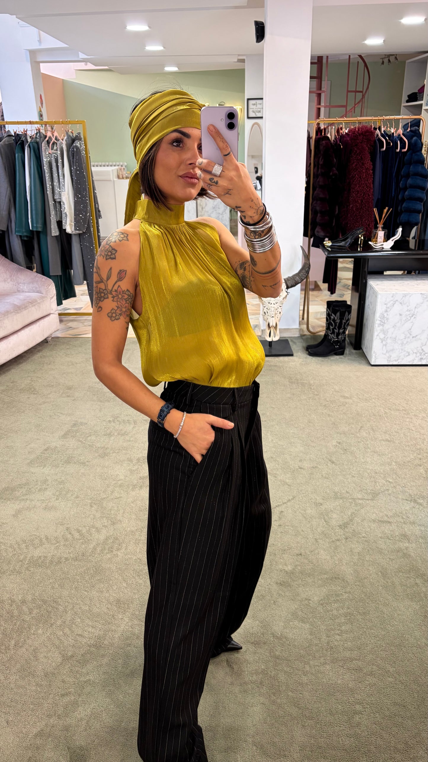 Camicia oliva smanicata con sciarpina Actualee