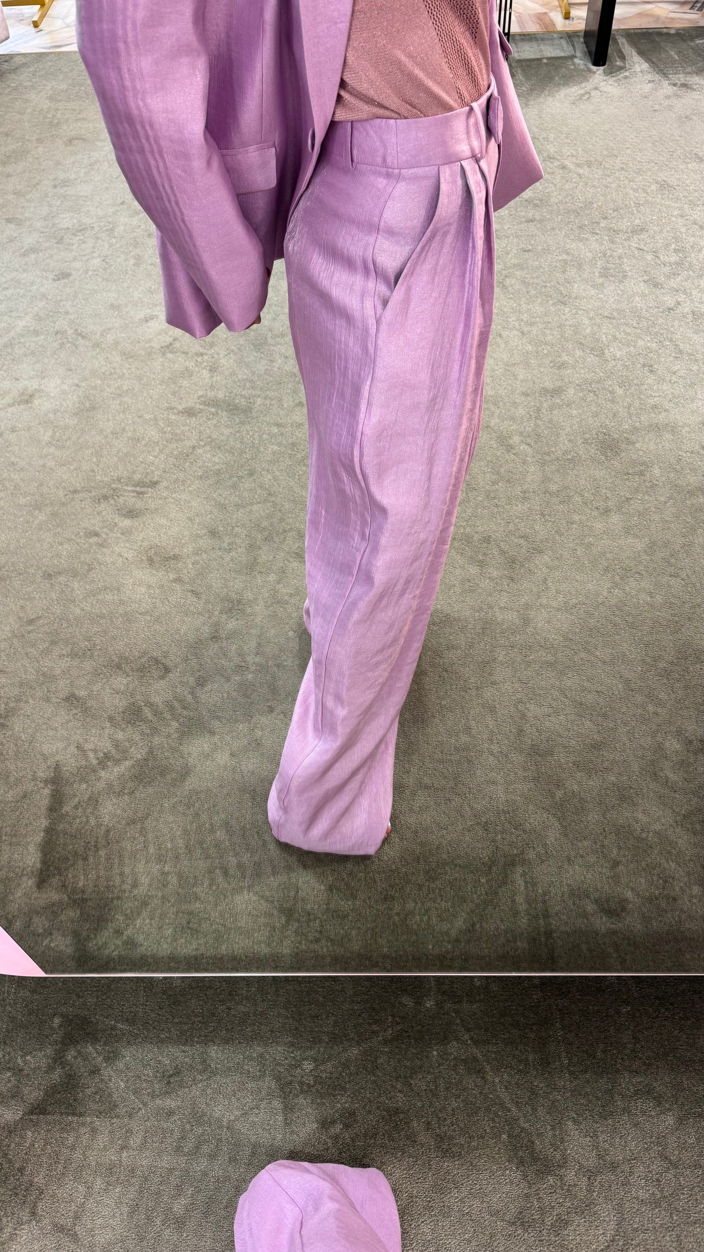 Pantaloni lilla lucido palazzo con pences Actualee