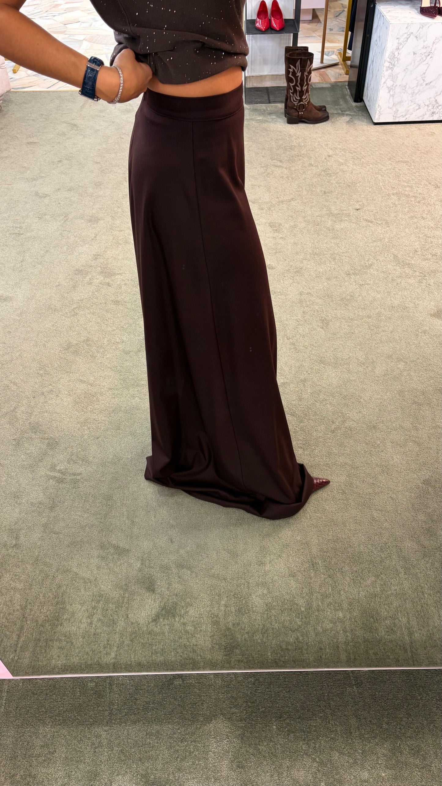 Pantaloni marroni a palazzo mq