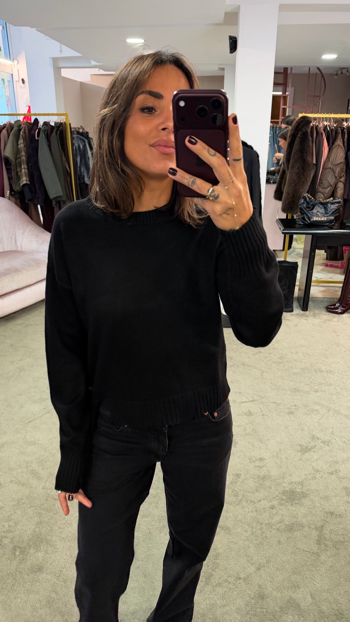 Maglione nero con spacchi asimmetrici tk